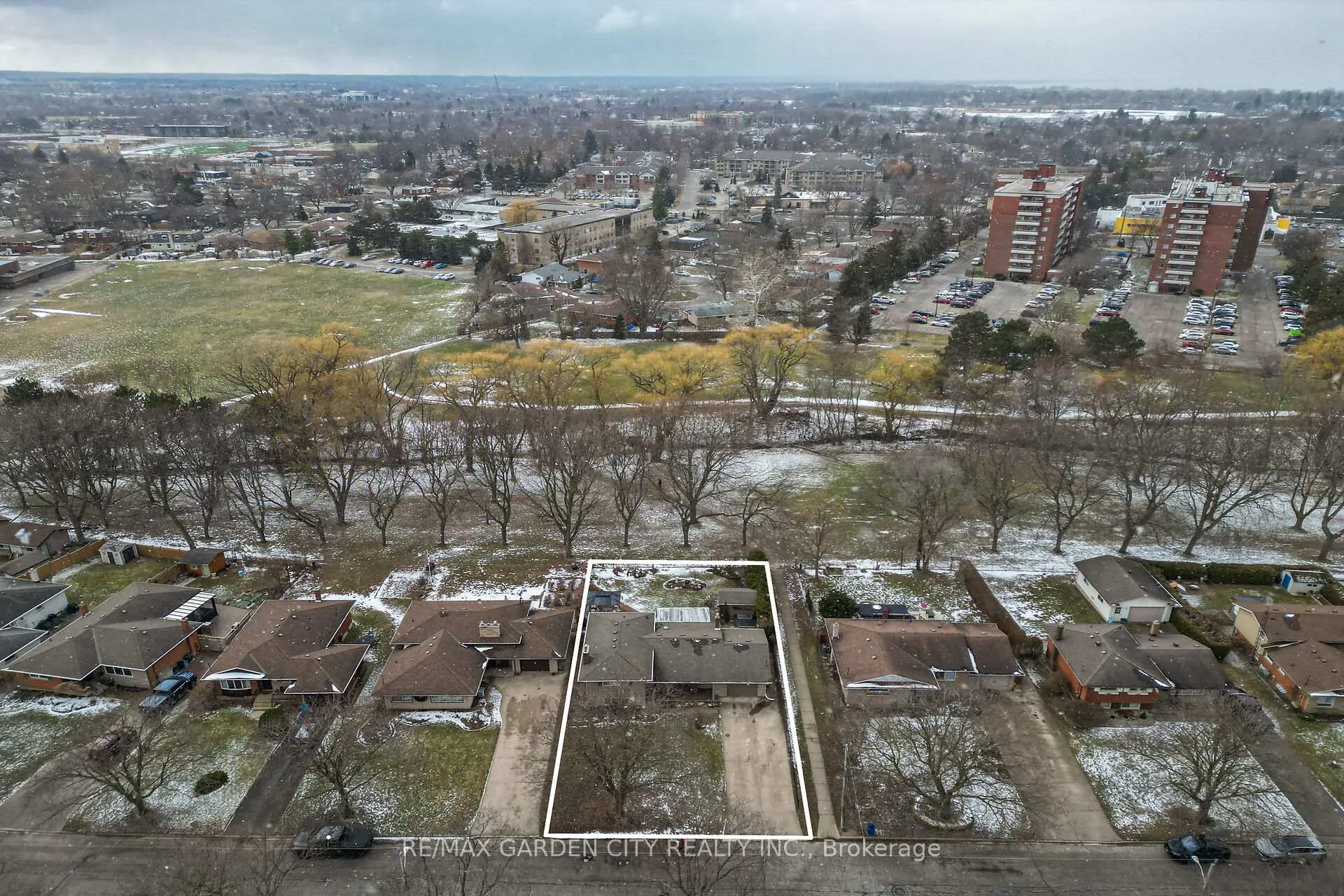 Photo 40 of 77 Prince Charles Drive, St. Catharines, Lakeport — HOMEH