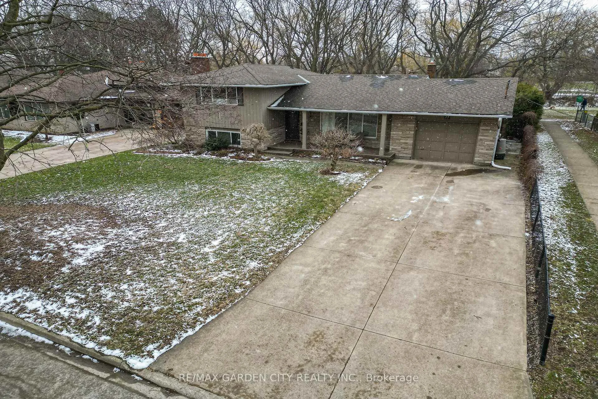 Photo 44 of 77 Prince Charles Drive, St. Catharines, Lakeport — HOMEH