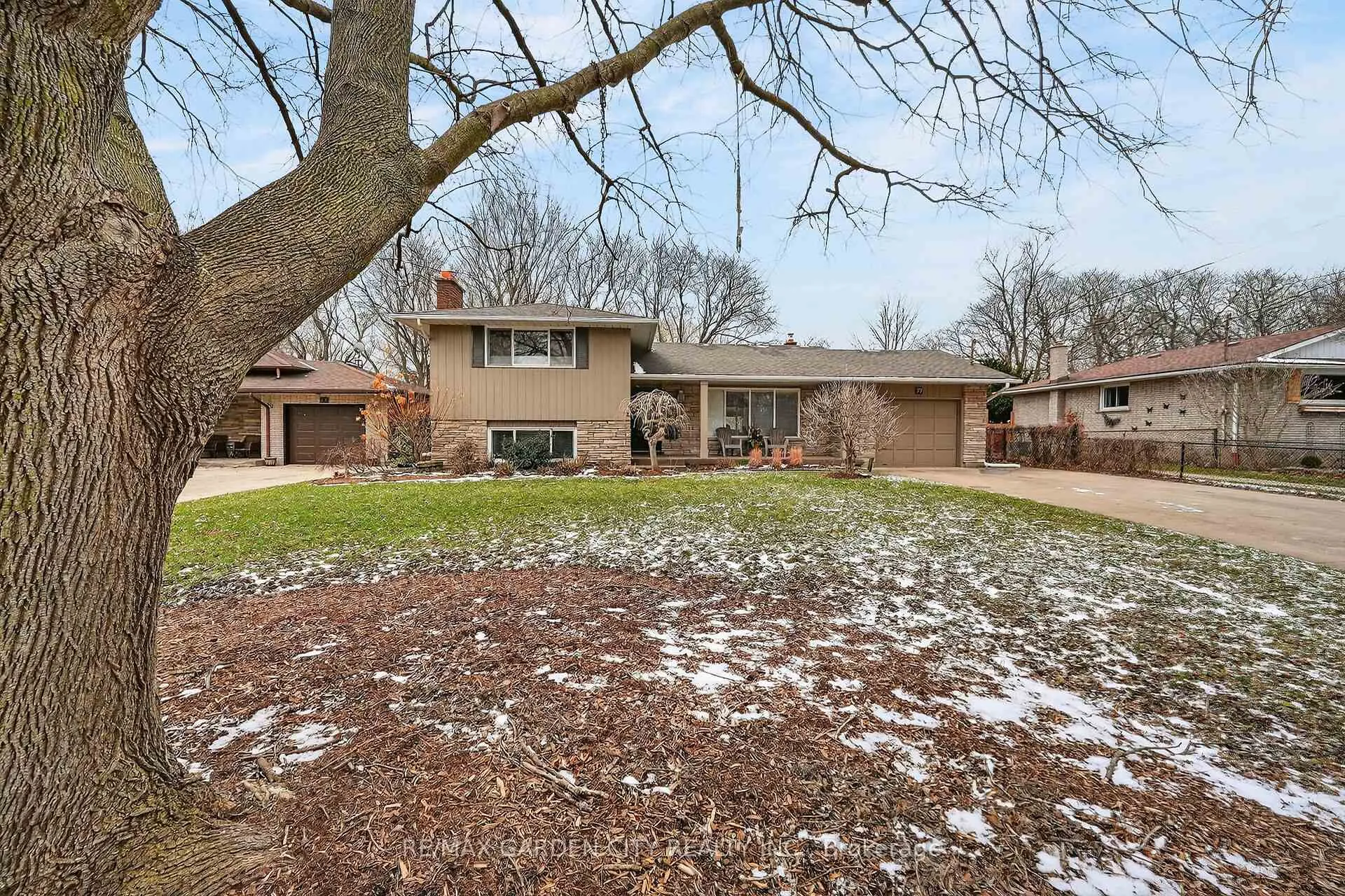 Photo 45 of 77 Prince Charles Drive, St. Catharines, Lakeport — HOMEH