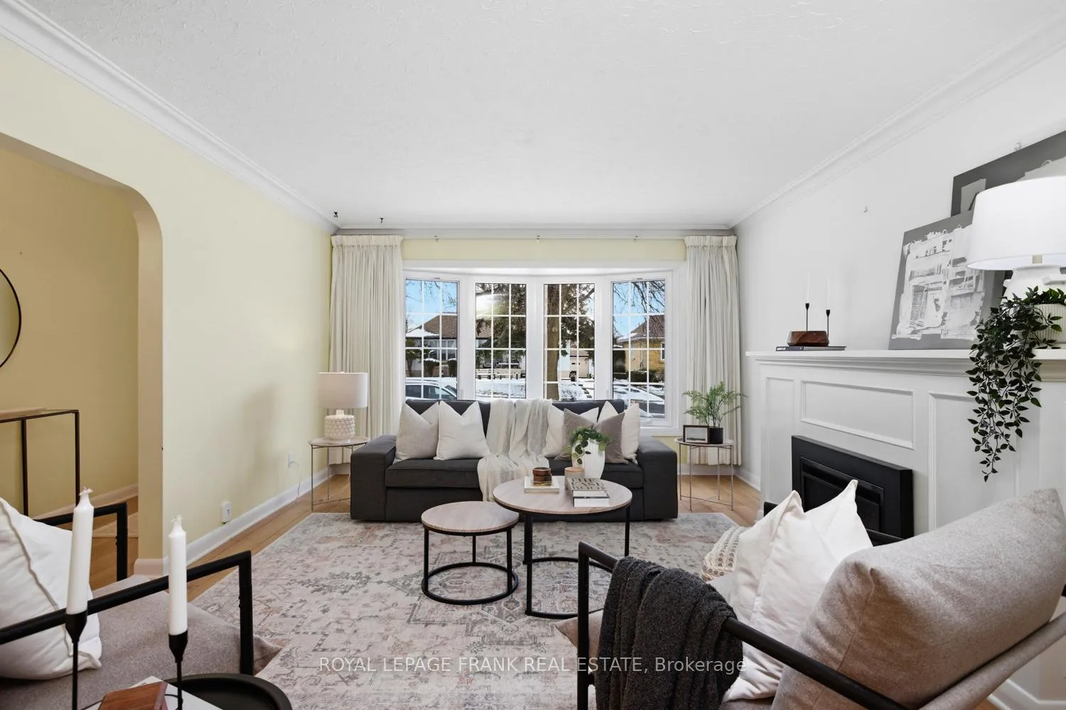 Photo 5 of 447 Ridgeway Avenue, Oshawa, McLaughlin — HOMEH