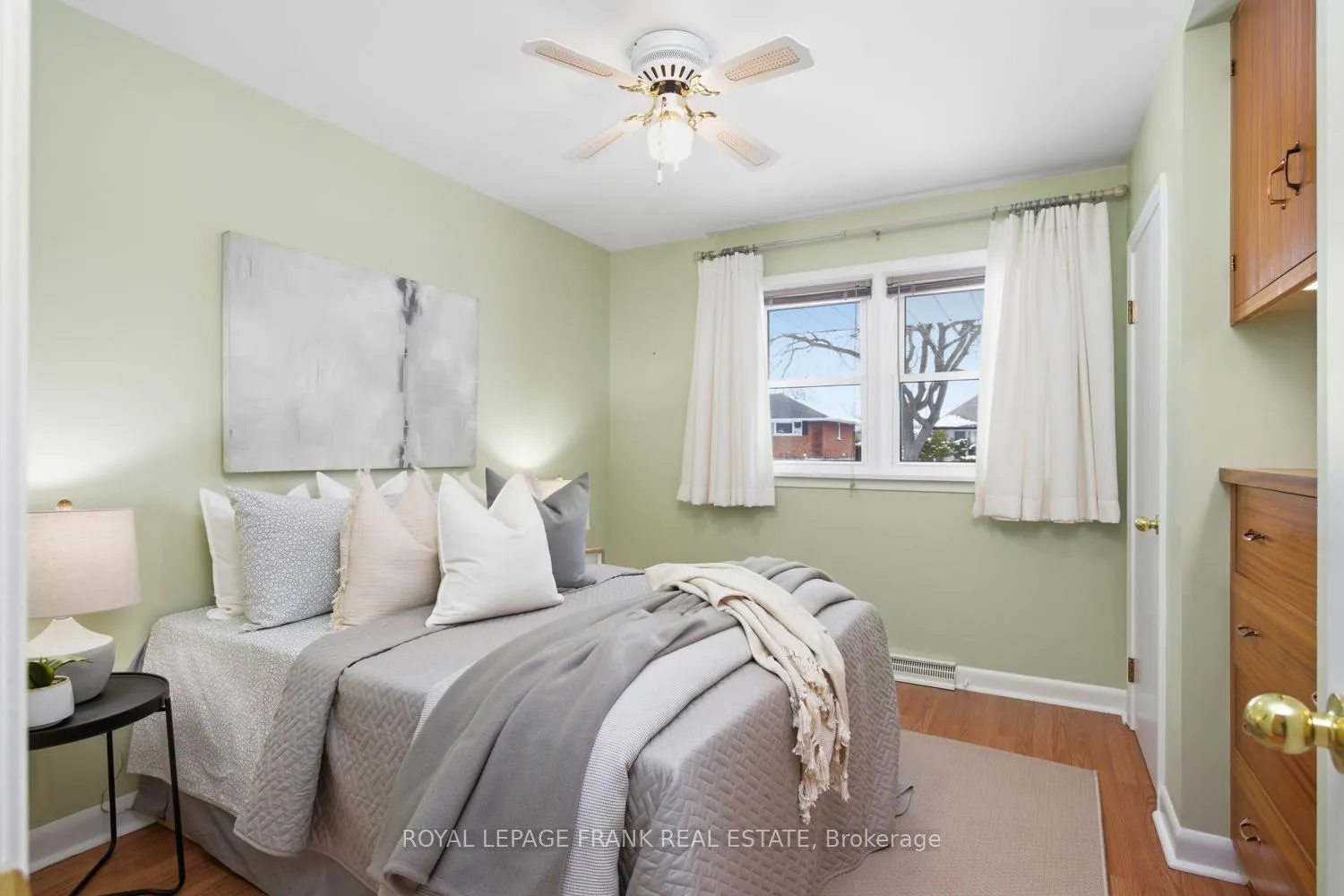 Photo 17 of 447 Ridgeway Avenue, Oshawa, McLaughlin — HOMEH