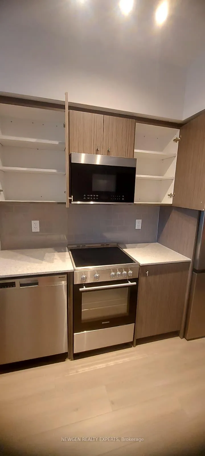 Photo 11 of Unit 1104, 25 wellington Street, Kitchener — HOMEH
