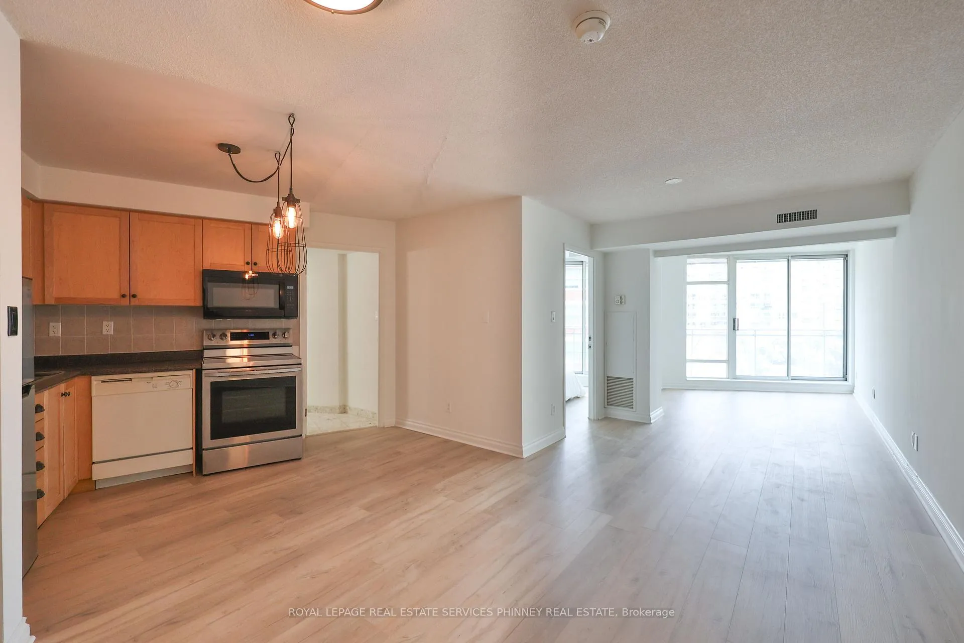 Front of Unit 302, 650 Queens Quay W