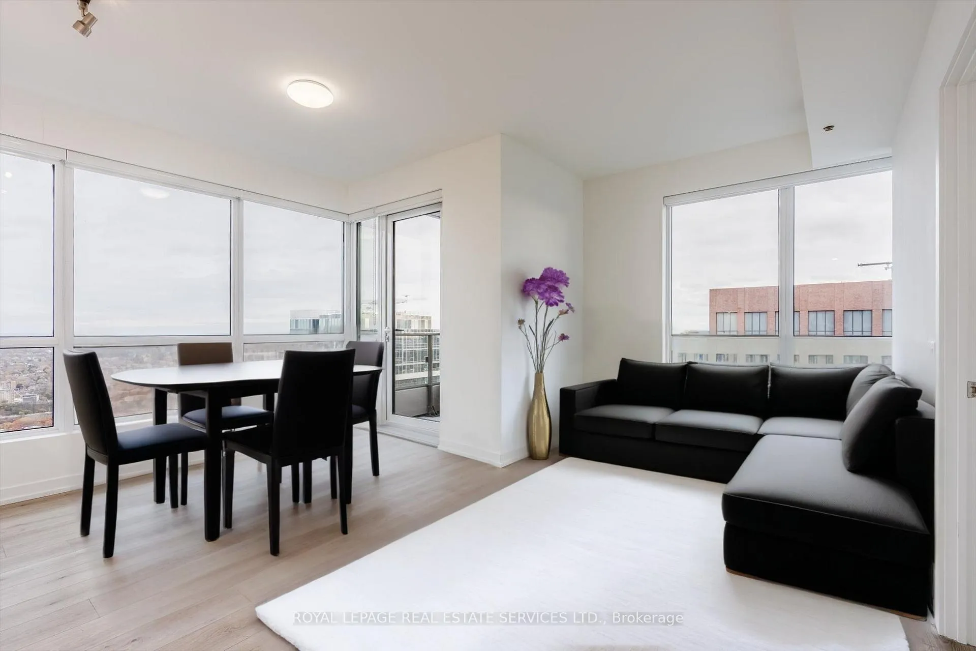 Photo 6 of Unit 5210, 395 Bloor Street E, Toronto, North St. James Town — HOMEH