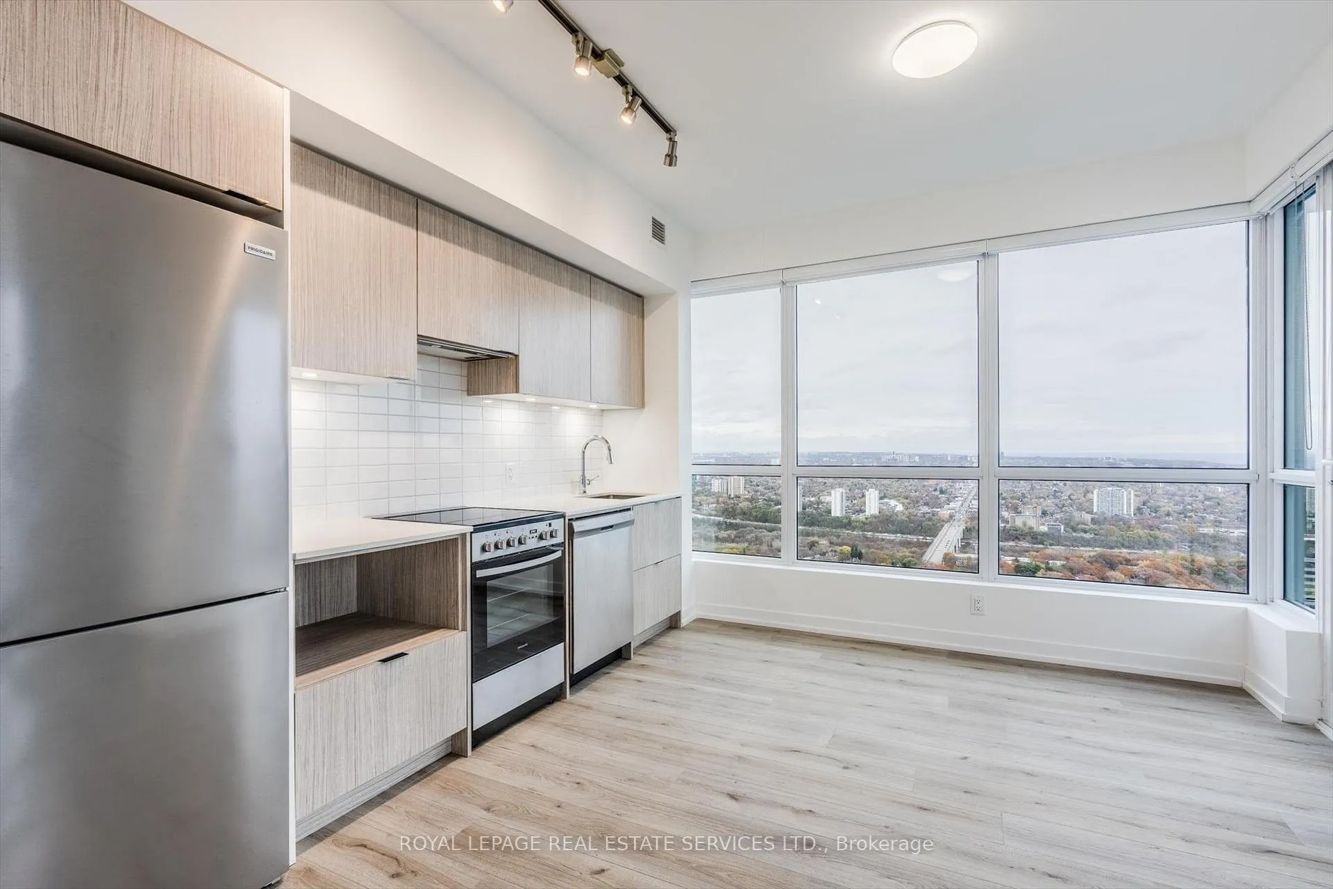 Photo 8 of Unit 5210, 395 Bloor Street E, Toronto, North St. James Town — HOMEH