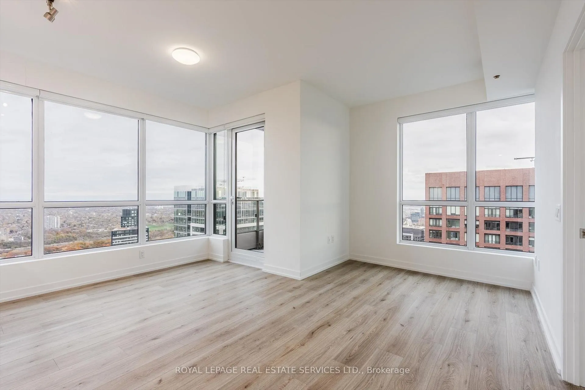 Photo 9 of Unit 5210, 395 Bloor Street E, Toronto, North St. James Town — HOMEH