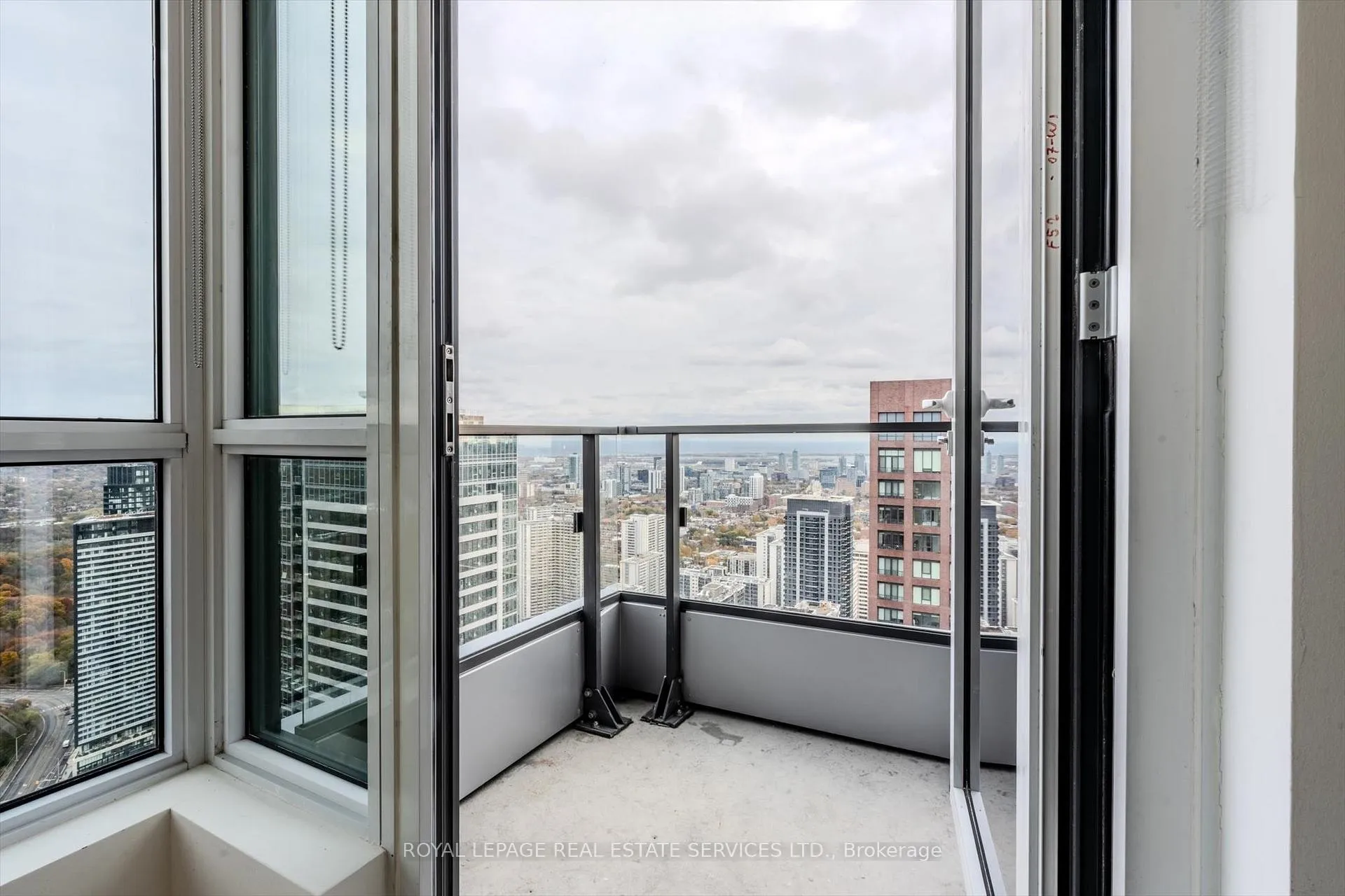 Photo 11 of Unit 5210, 395 Bloor Street E, Toronto, North St. James Town — HOMEH