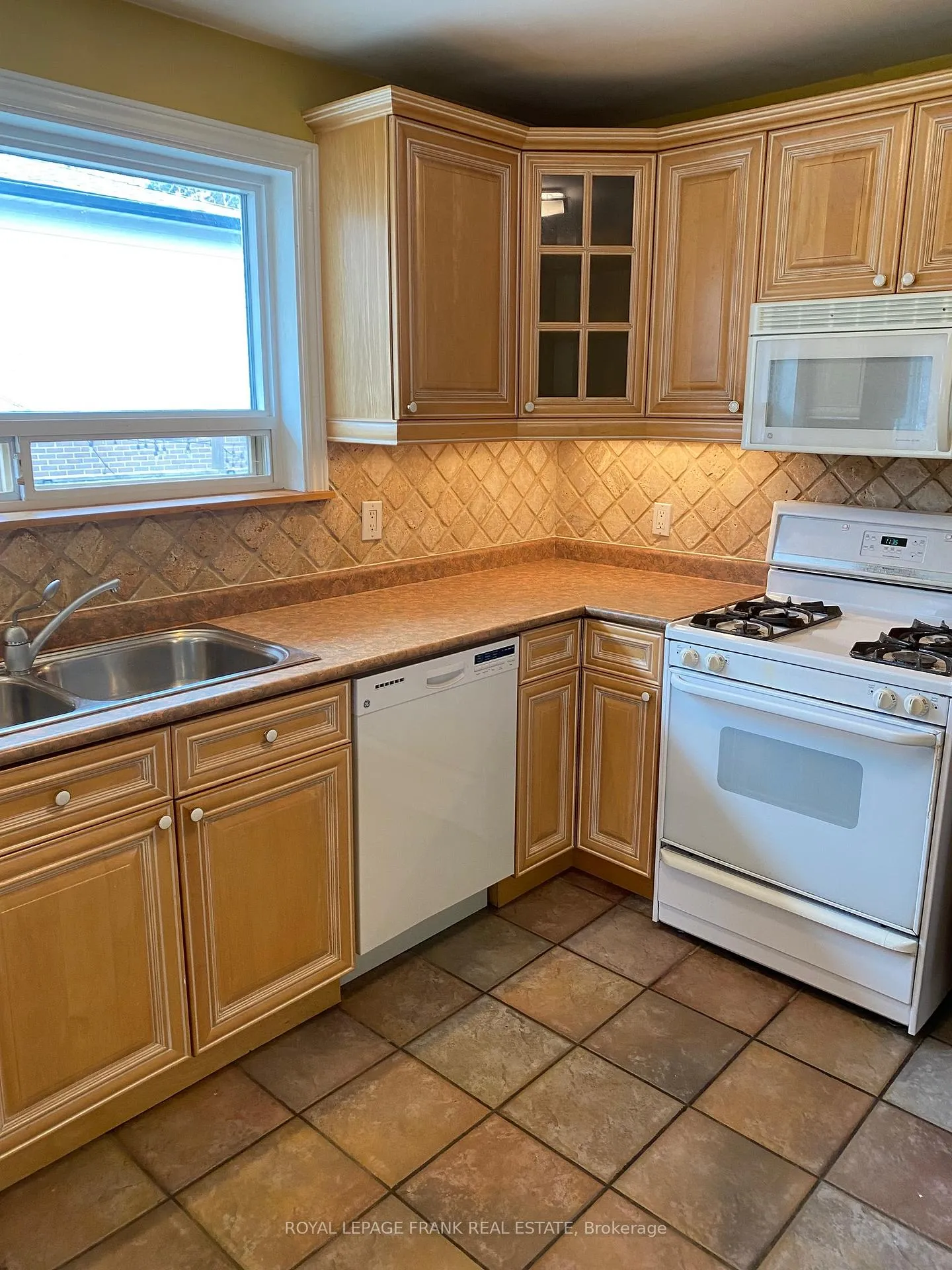 Photo 17 of 226 Parlette Avenue, Scarborough, Rouge — HOMEH