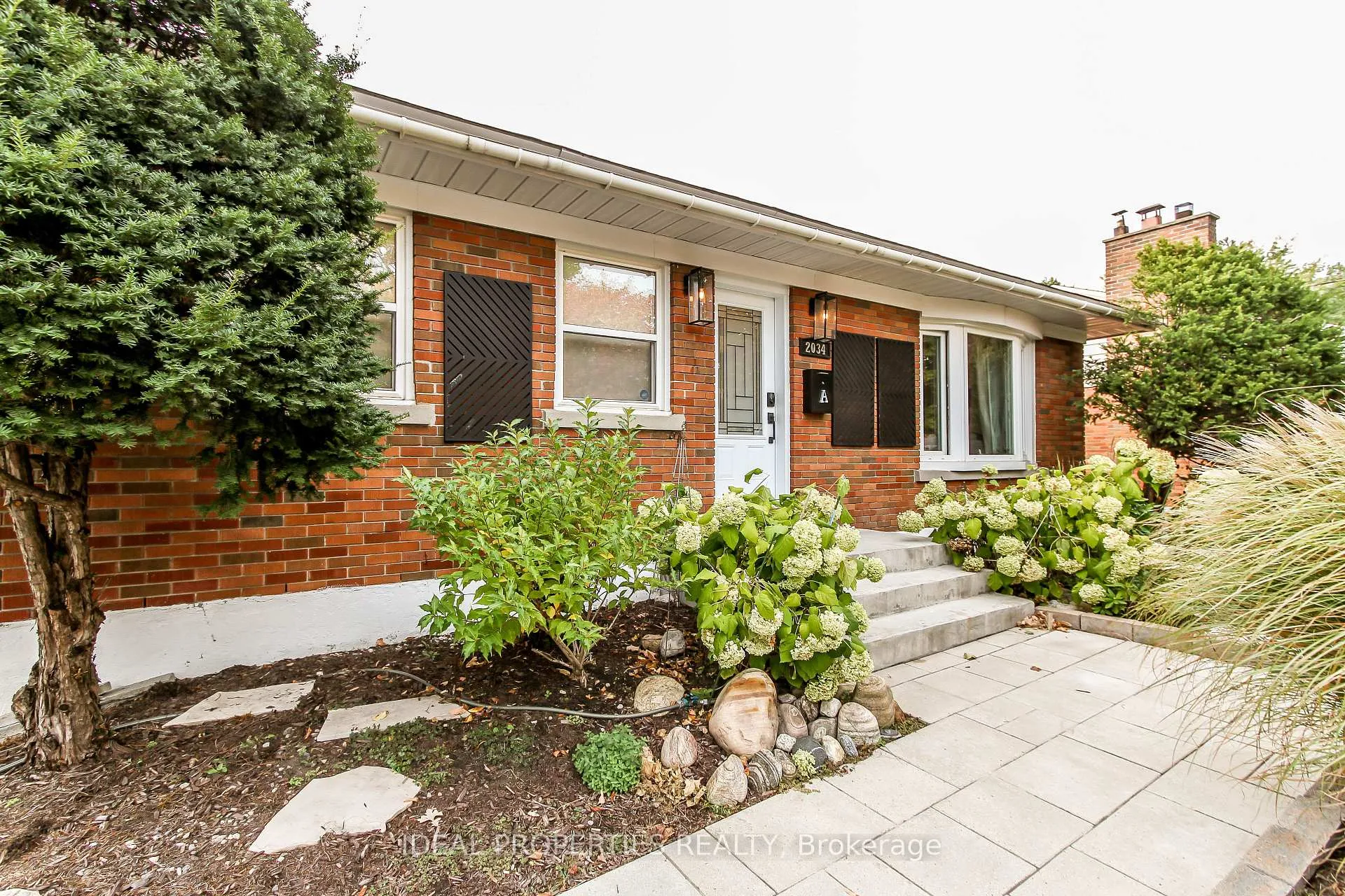 Photo 4 of Unit A, 2034 Saunderson Drive, Ottawa, Elmvale Acres — HOMEH