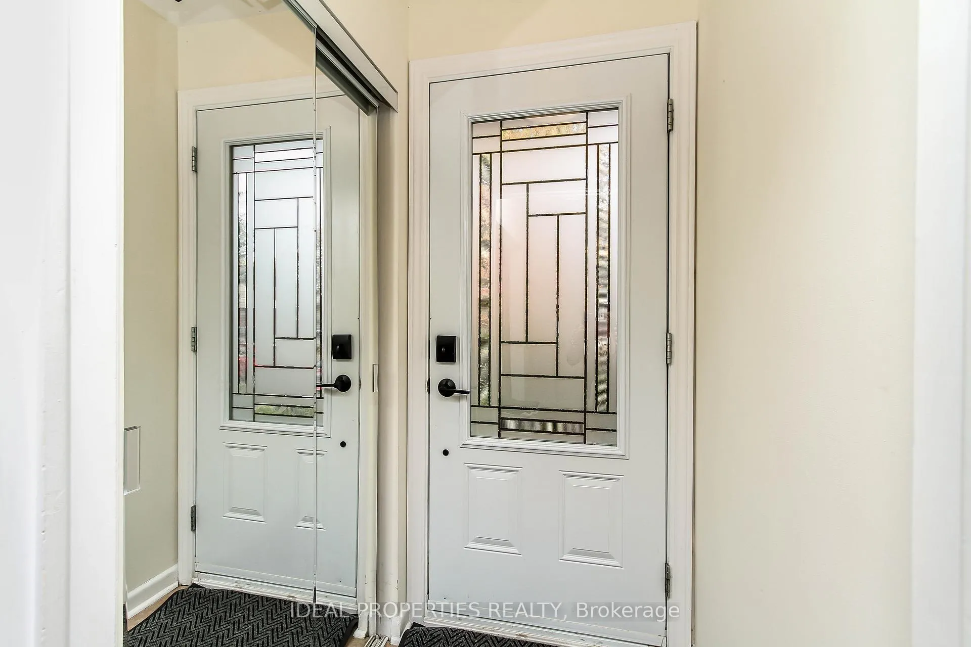 Photo 6 of Unit A, 2034 Saunderson Drive, Ottawa, Elmvale Acres — HOMEH