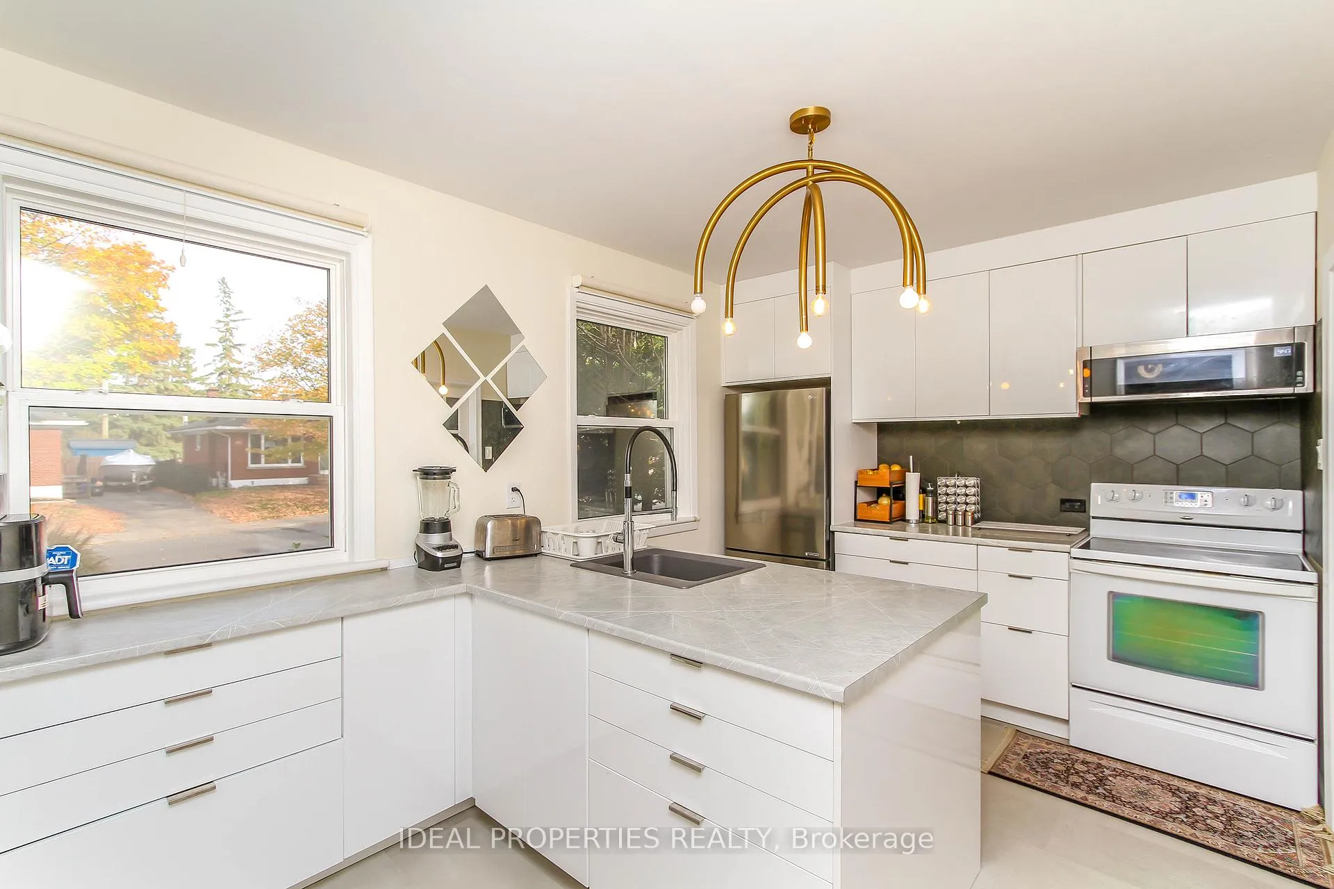 Photo 14 of Unit A, 2034 Saunderson Drive, Ottawa, Elmvale Acres — HOMEH