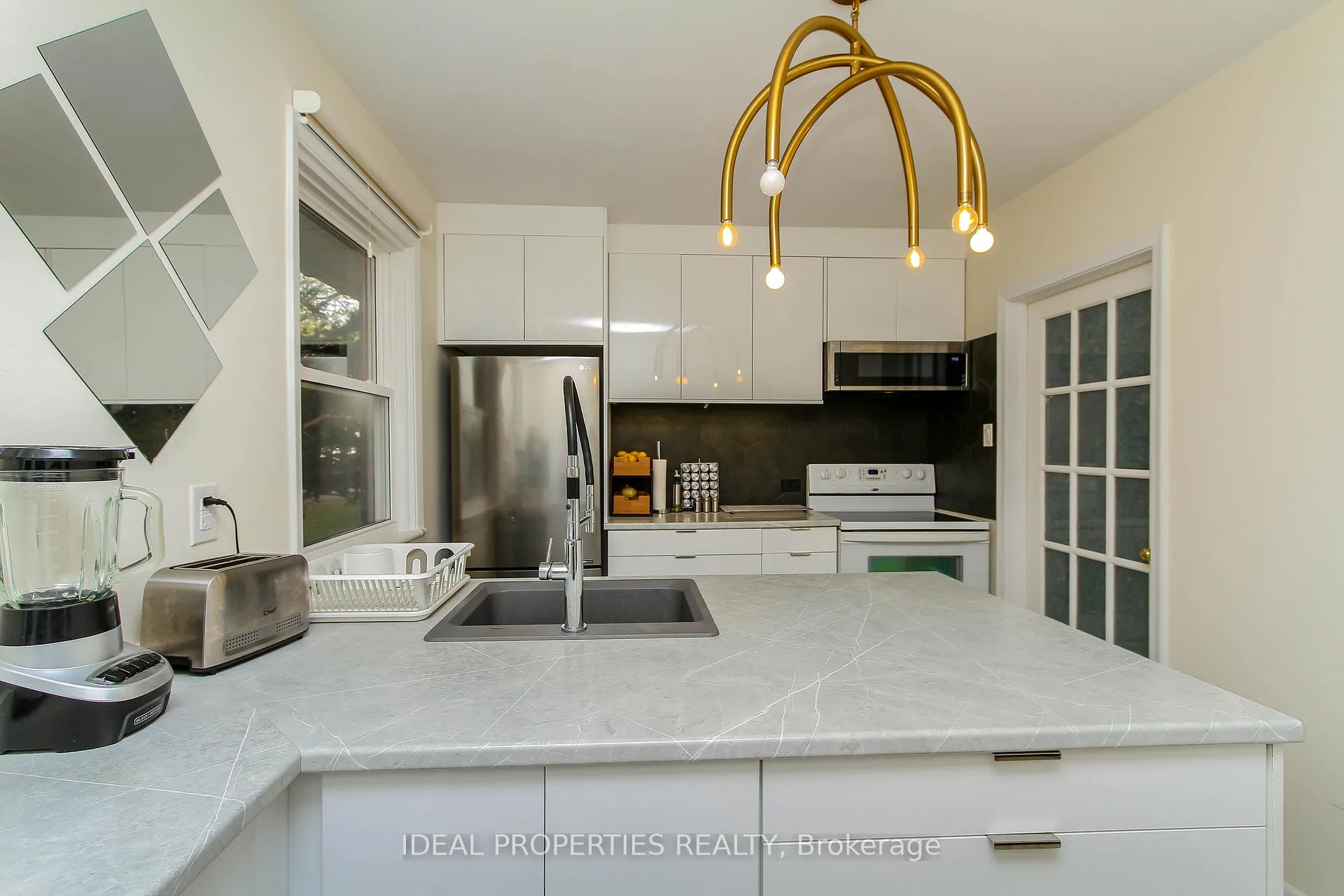 Photo 15 of Unit A, 2034 Saunderson Drive, Ottawa, Elmvale Acres — HOMEH