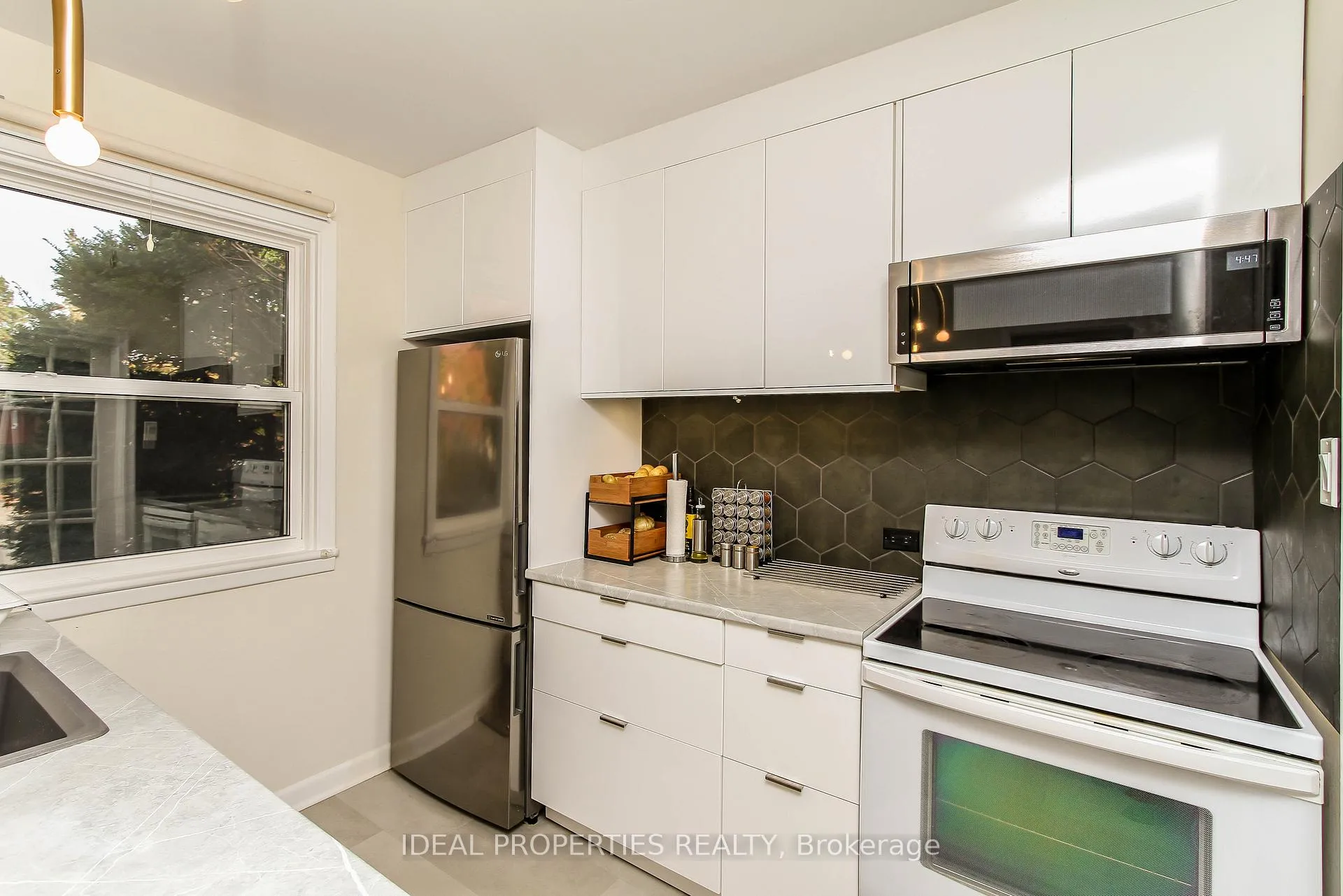 Photo 16 of Unit A, 2034 Saunderson Drive, Ottawa, Elmvale Acres — HOMEH