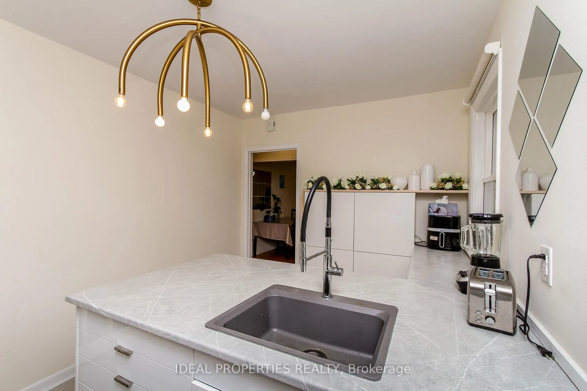 Photo 18 of Unit A, 2034 Saunderson Drive, Ottawa, Elmvale Acres — HOMEH