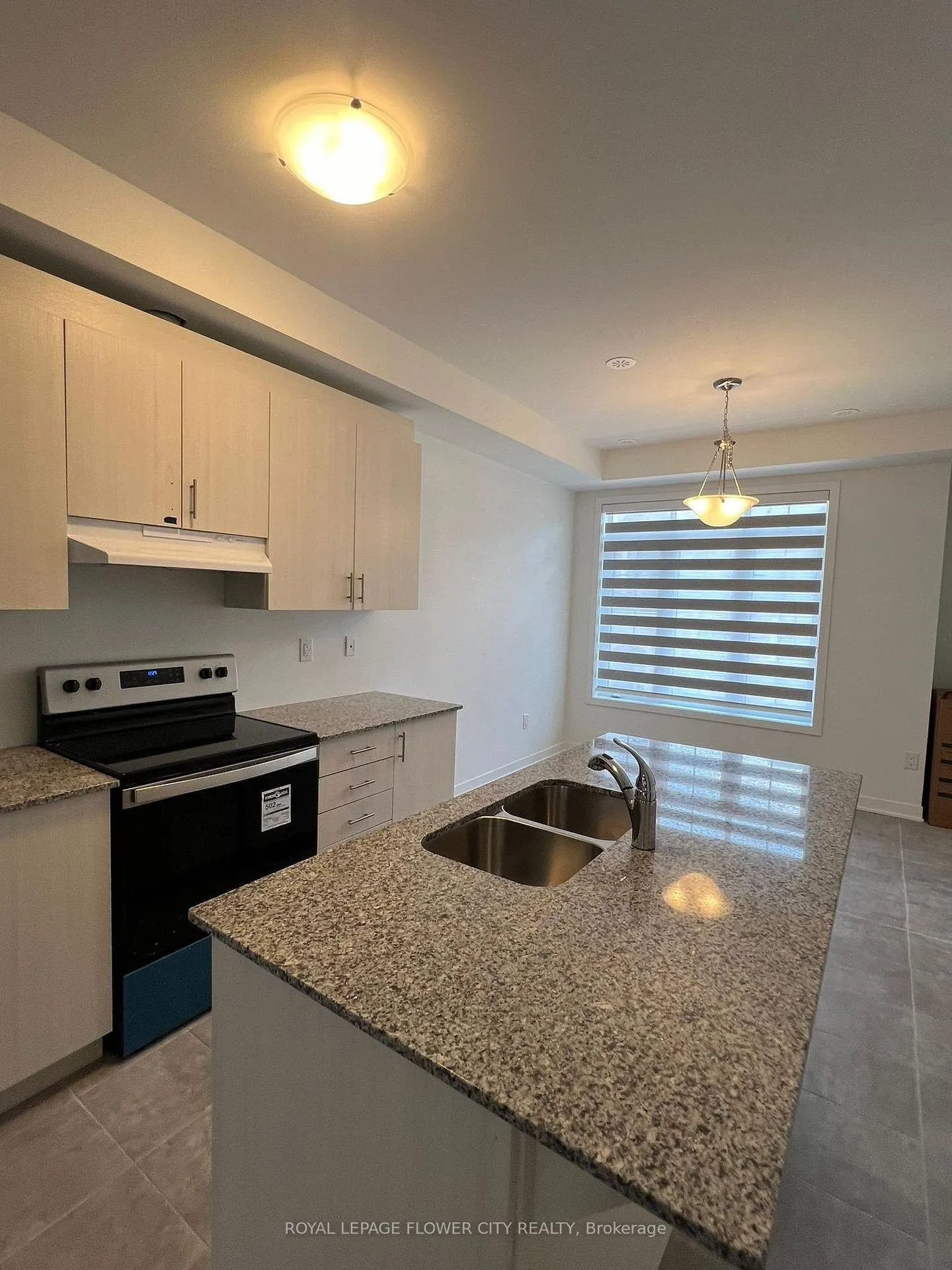 Photo 5 of 47 Selfridge Way, Whitby, Downtown Whitby — HOMEH
