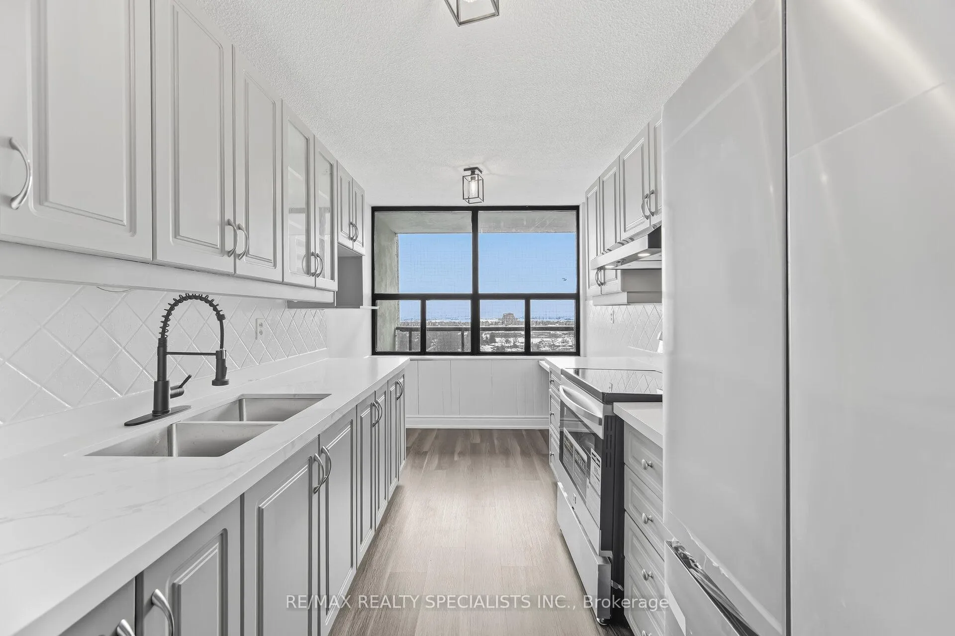 Photo 2 of Unit 1507, 21 Knightsbridge Road, Brampton, Queen Street Corridor — HOMEH