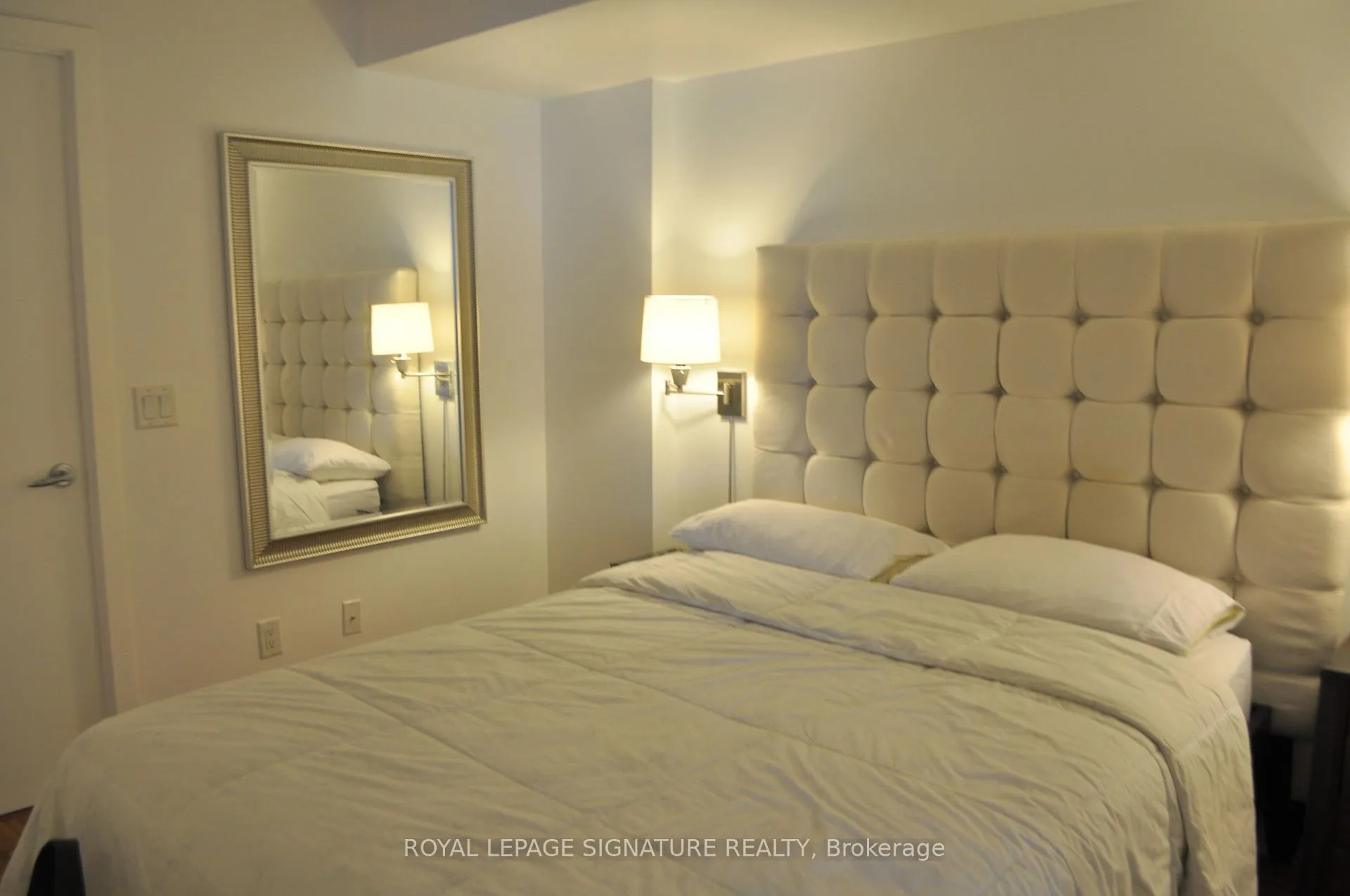 Photo 3 of Unit 402, 8 York Street, Toronto, Waterfront Communities — HOMEH
