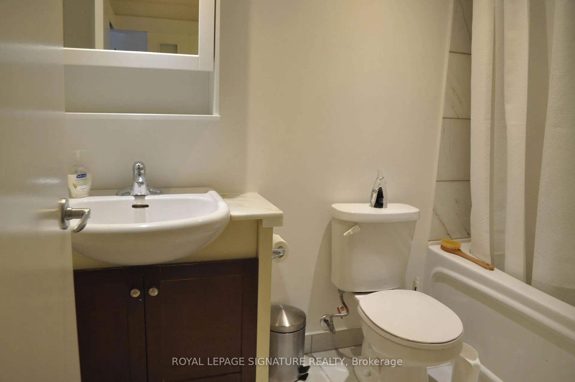 Photo 5 of Unit 402, 8 York Street, Toronto, Waterfront Communities — HOMEH