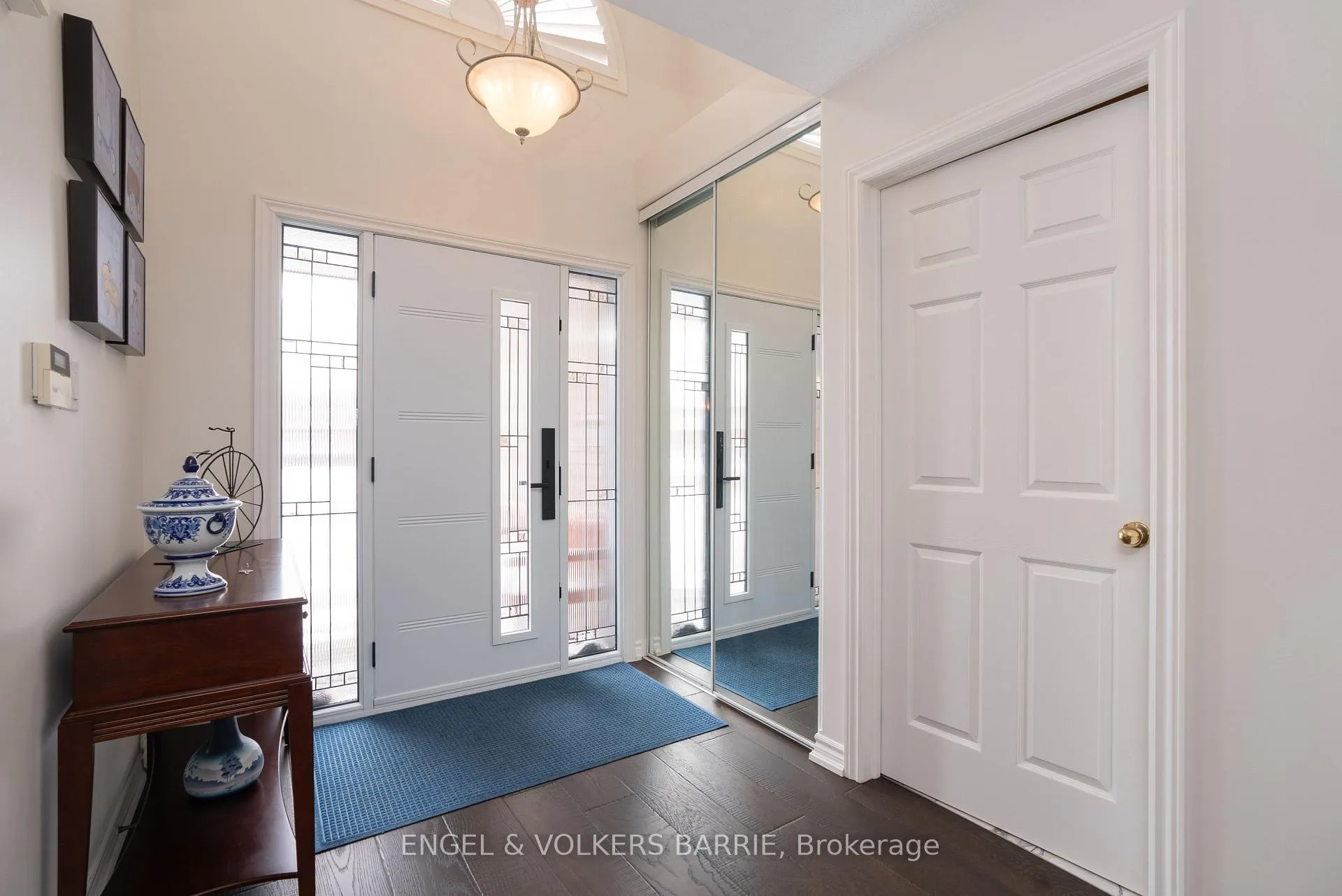 Photo 4 of 302 Livingstone Street E, Barrie, Little Lake — HOMEH