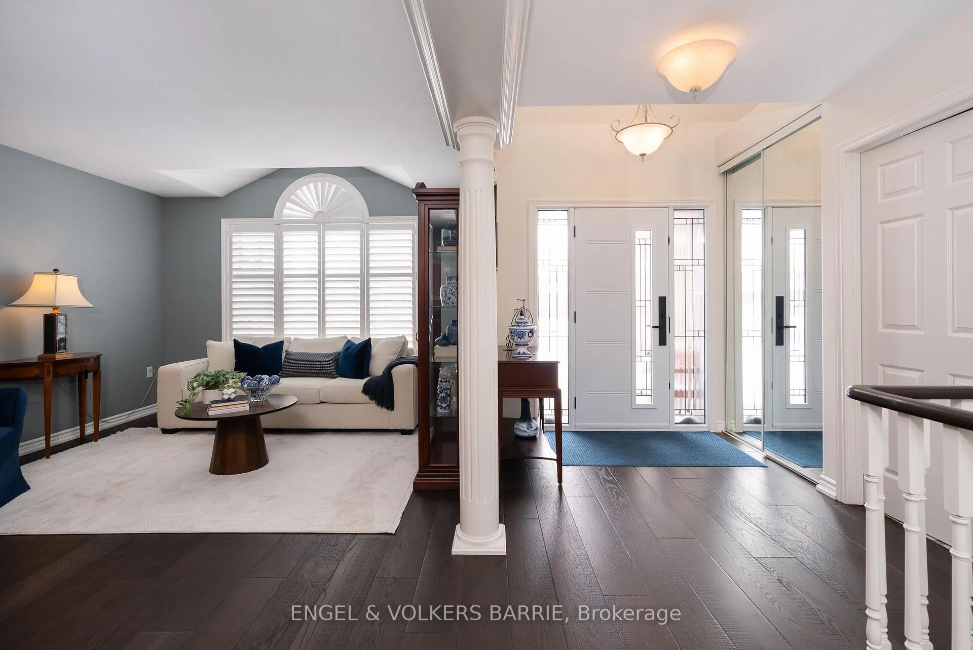 Photo 5 of 302 Livingstone Street E, Barrie, Little Lake — HOMEH