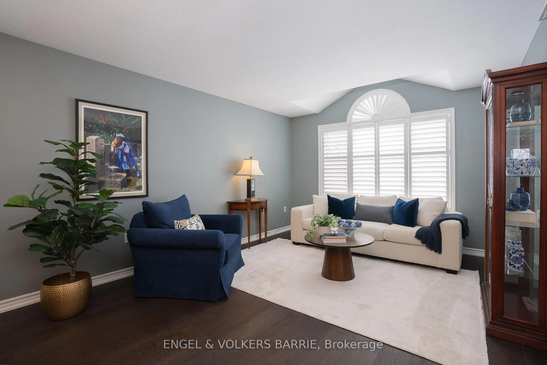 Photo 6 of 302 Livingstone Street E, Barrie, Little Lake — HOMEH