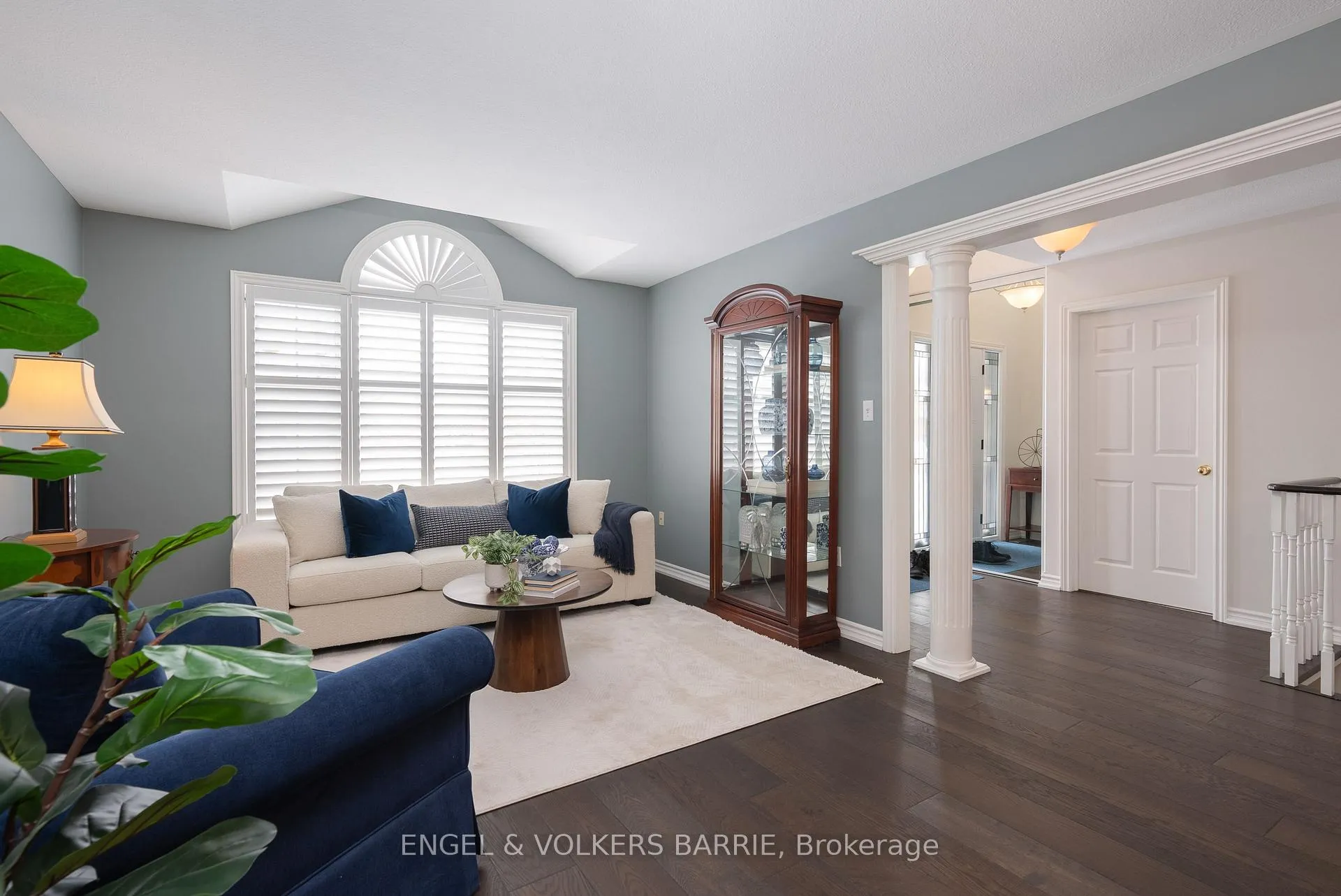 Photo 7 of 302 Livingstone Street E, Barrie, Little Lake — HOMEH