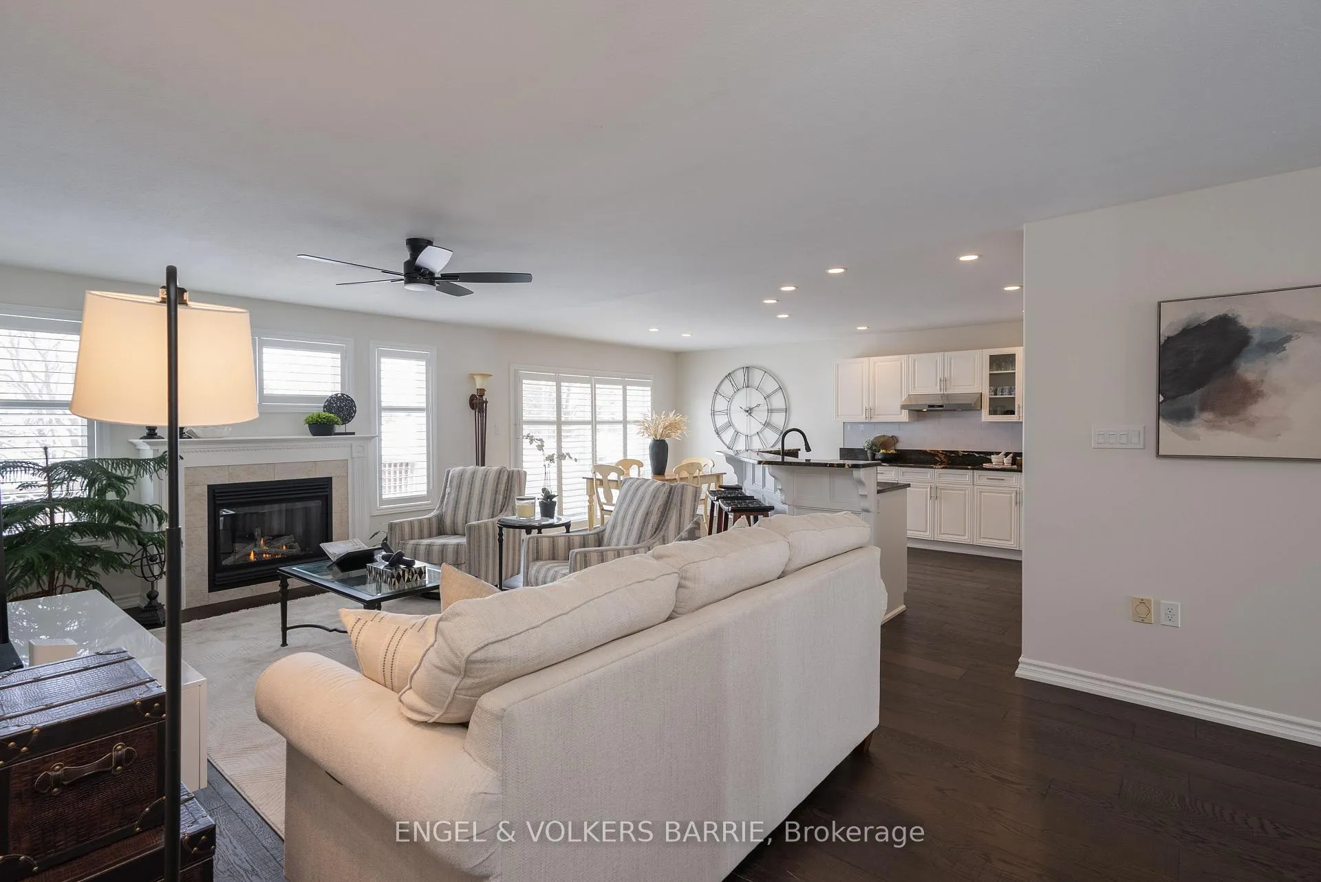 Photo 10 of 302 Livingstone Street E, Barrie, Little Lake — HOMEH