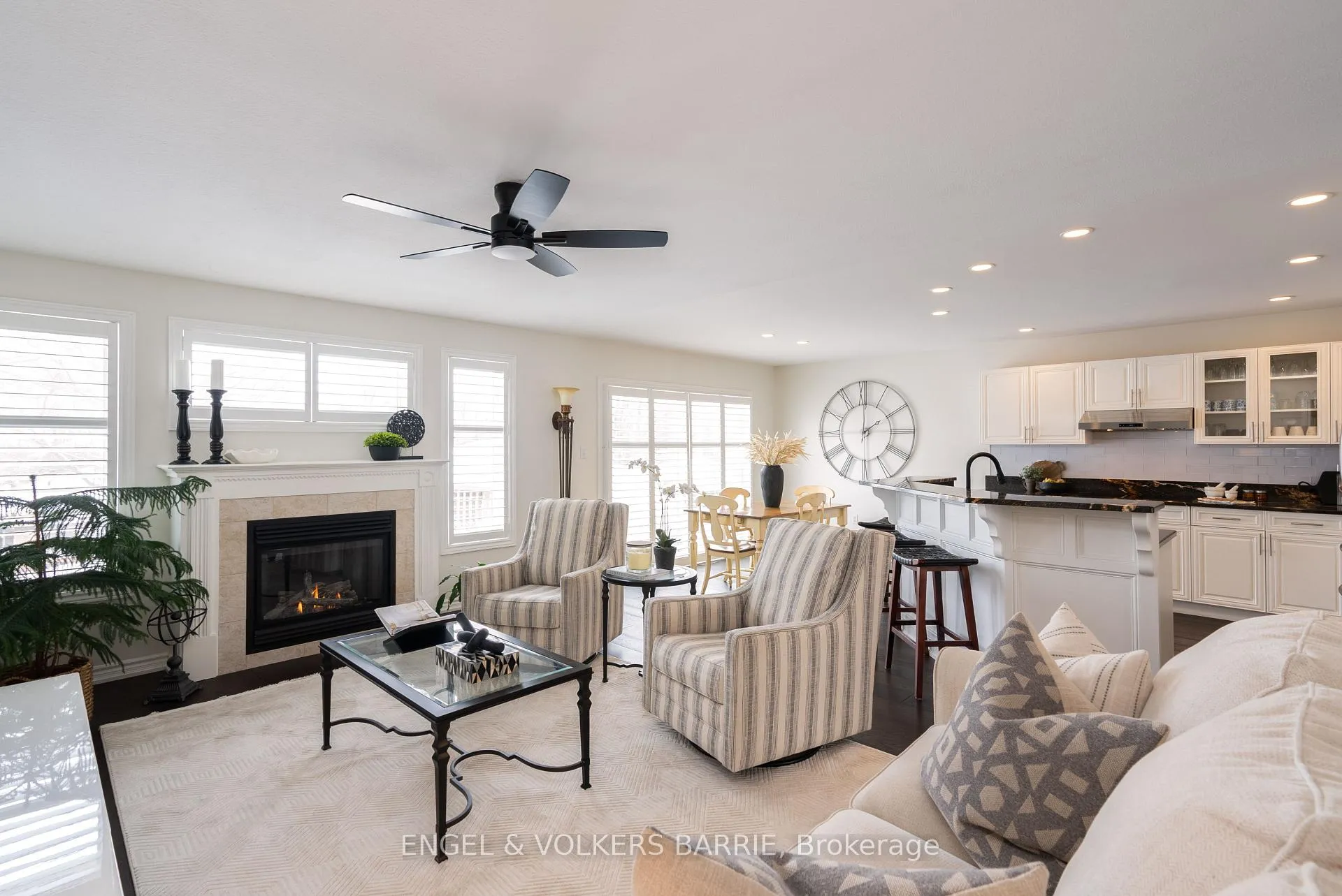 Photo 11 of 302 Livingstone Street E, Barrie, Little Lake — HOMEH