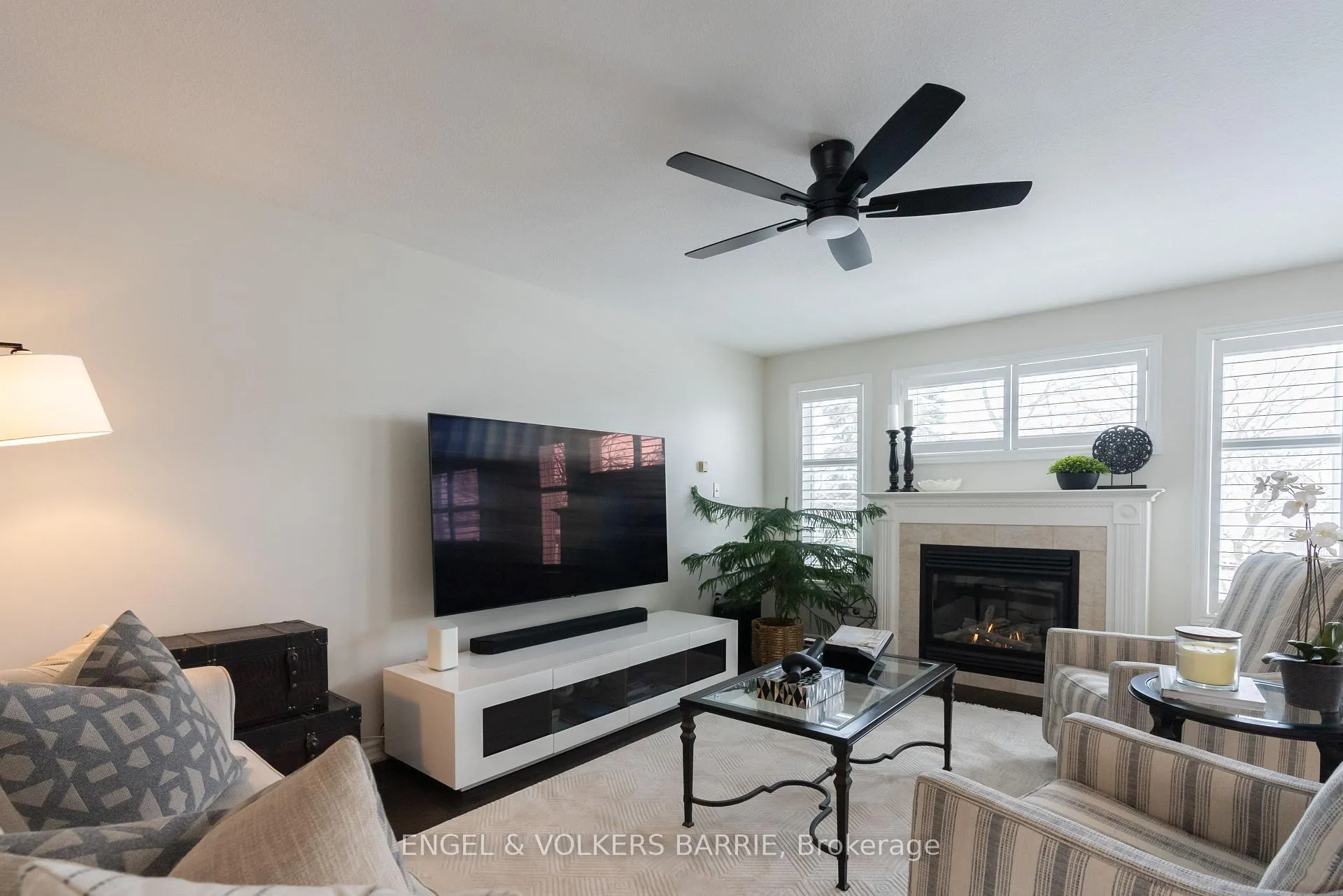 Photo 12 of 302 Livingstone Street E, Barrie, Little Lake — HOMEH