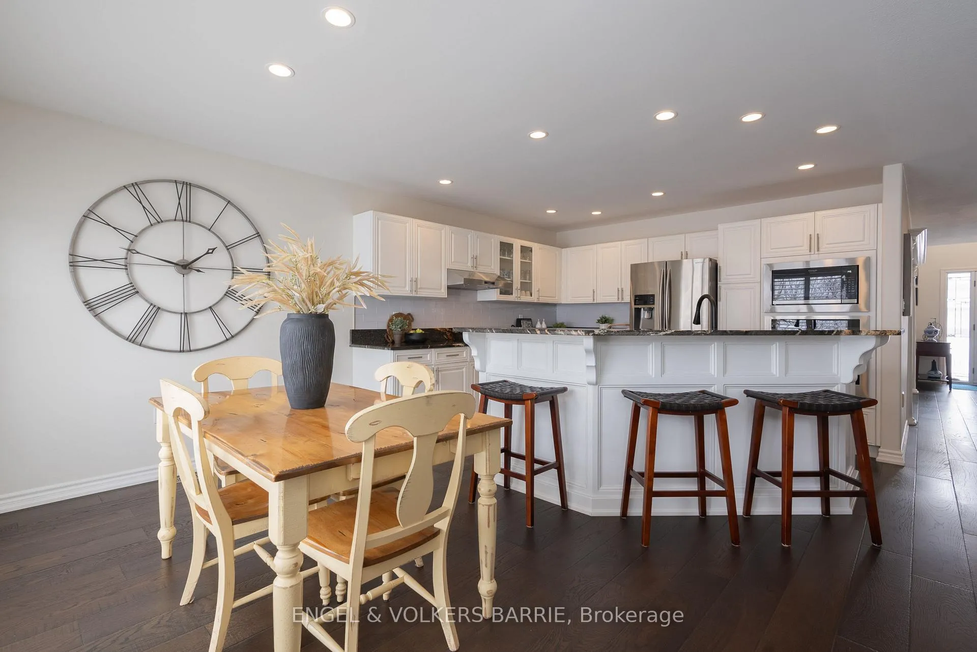 Photo 14 of 302 Livingstone Street E, Barrie, Little Lake — HOMEH