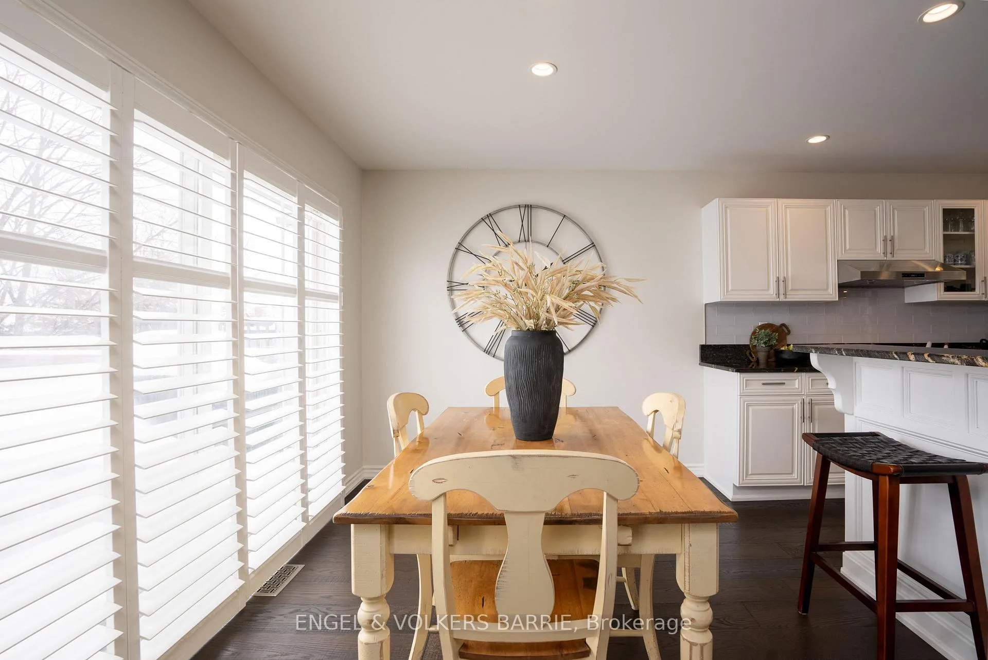 Photo 15 of 302 Livingstone Street E, Barrie, Little Lake — HOMEH