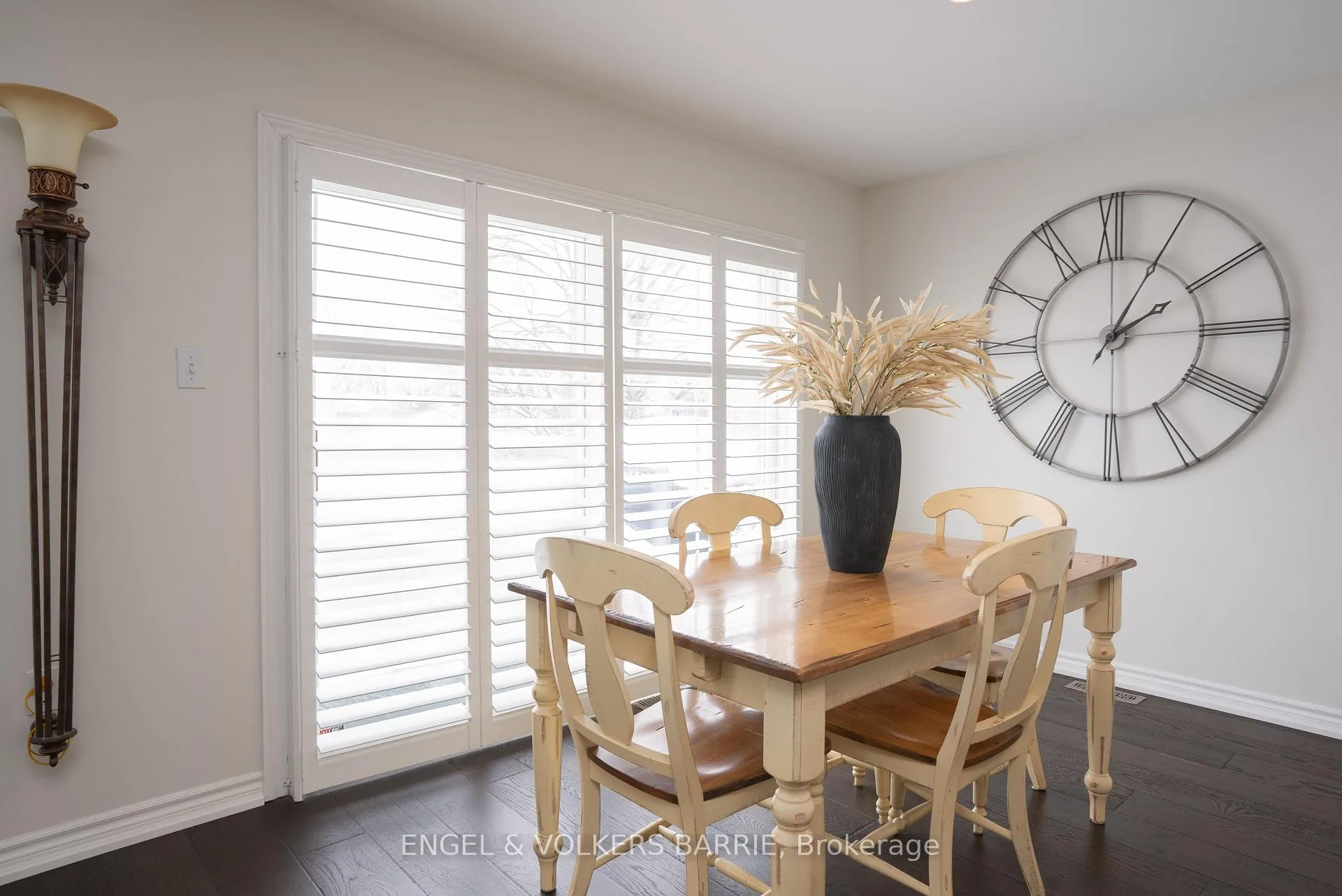 Photo 16 of 302 Livingstone Street E, Barrie, Little Lake — HOMEH