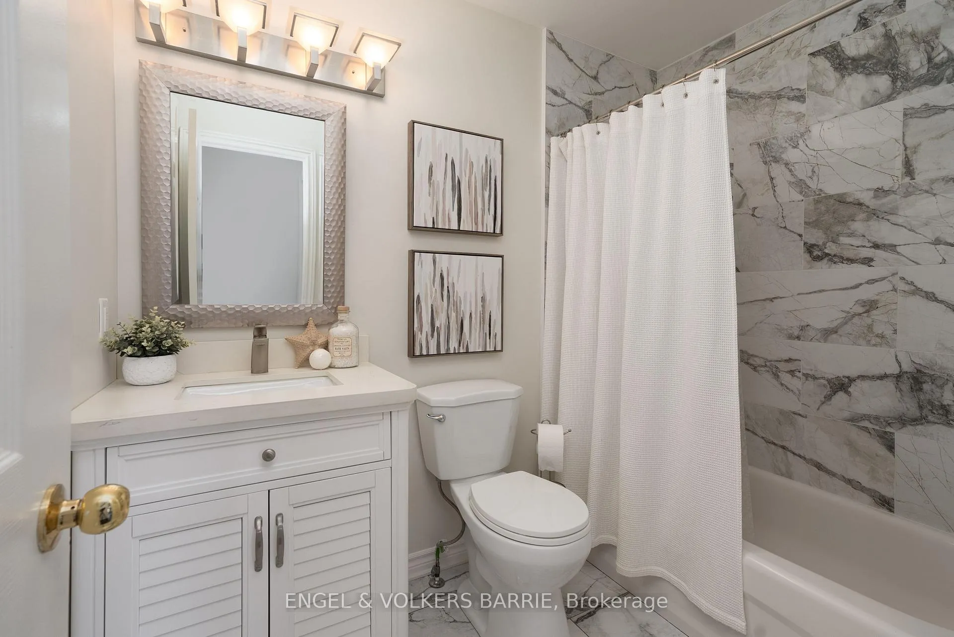 Photo 23 of 302 Livingstone Street E, Barrie, Little Lake — HOMEH