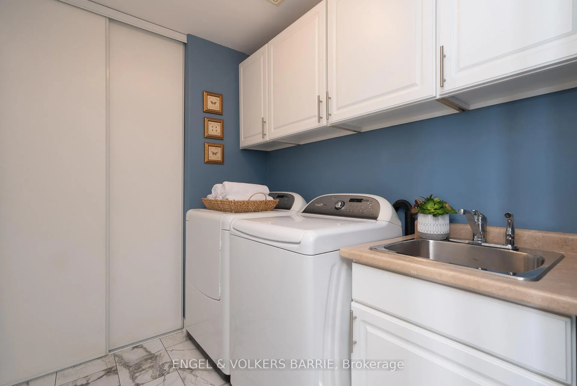 Photo 26 of 302 Livingstone Street E, Barrie, Little Lake — HOMEH
