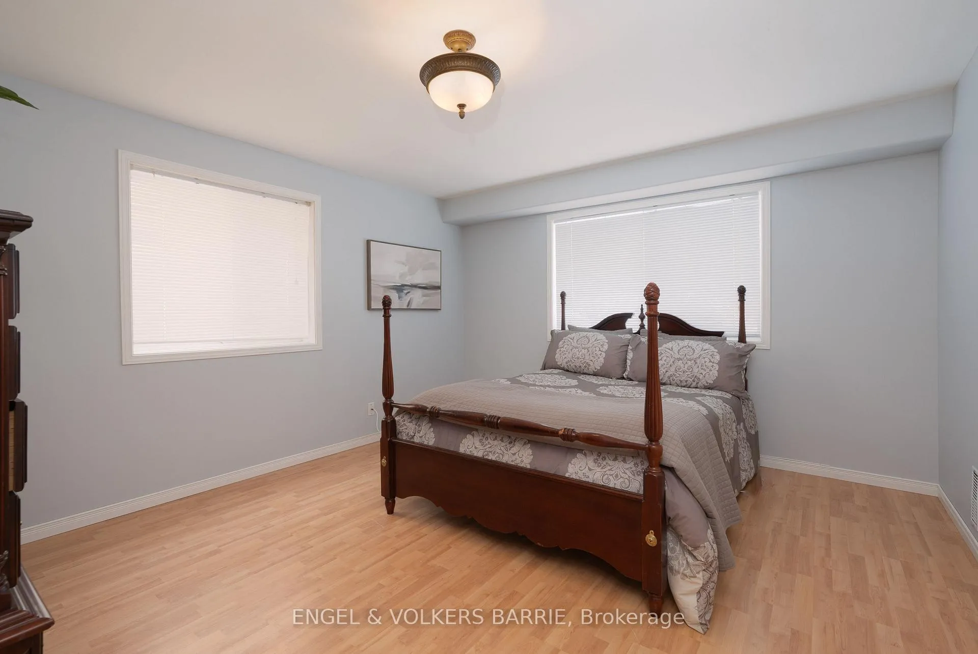 Photo 30 of 302 Livingstone Street E, Barrie, Little Lake — HOMEH