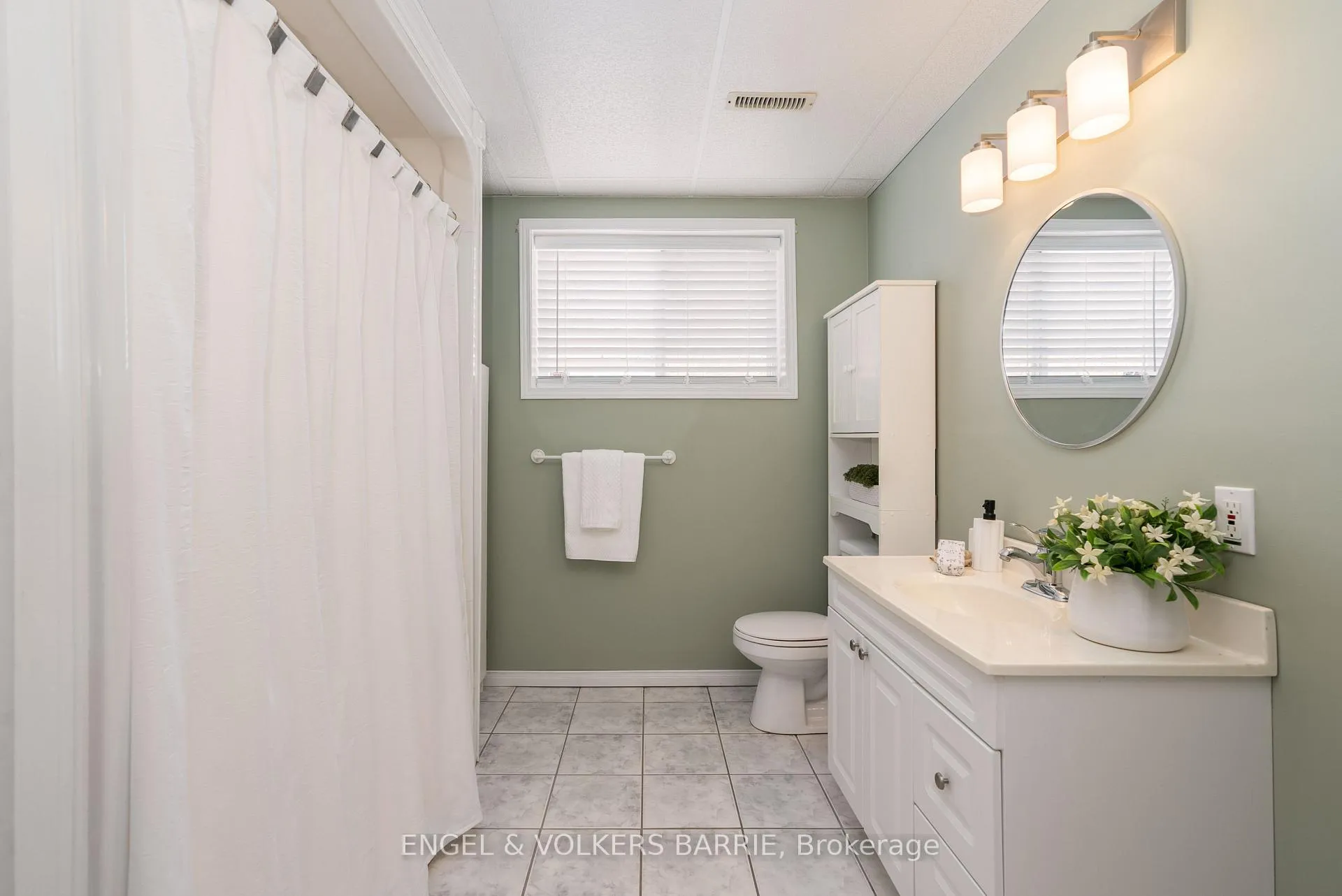 Photo 31 of 302 Livingstone Street E, Barrie, Little Lake — HOMEH