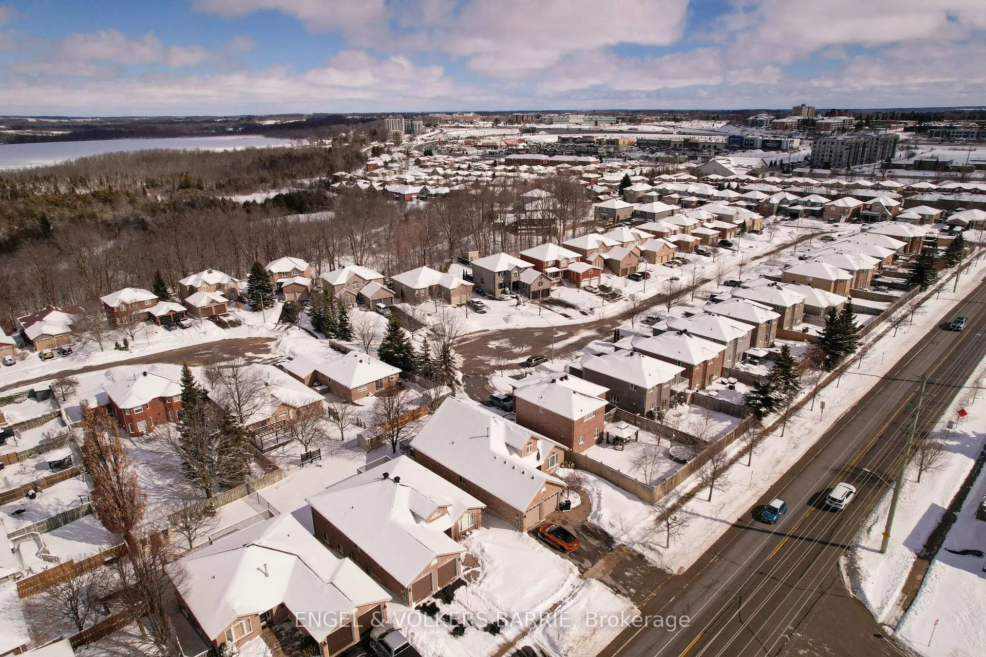Photo 36 of 302 Livingstone Street E, Barrie, Little Lake — HOMEH