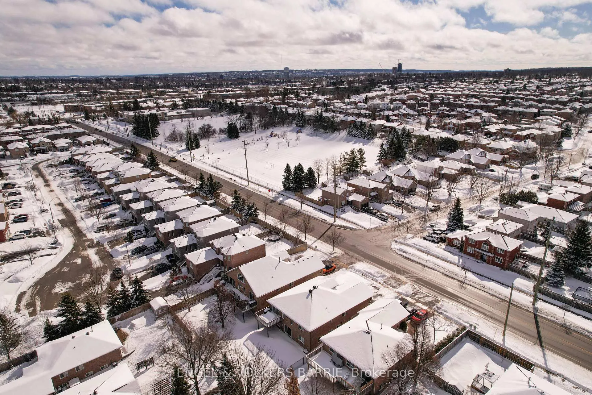Photo 37 of 302 Livingstone Street E, Barrie, Little Lake — HOMEH