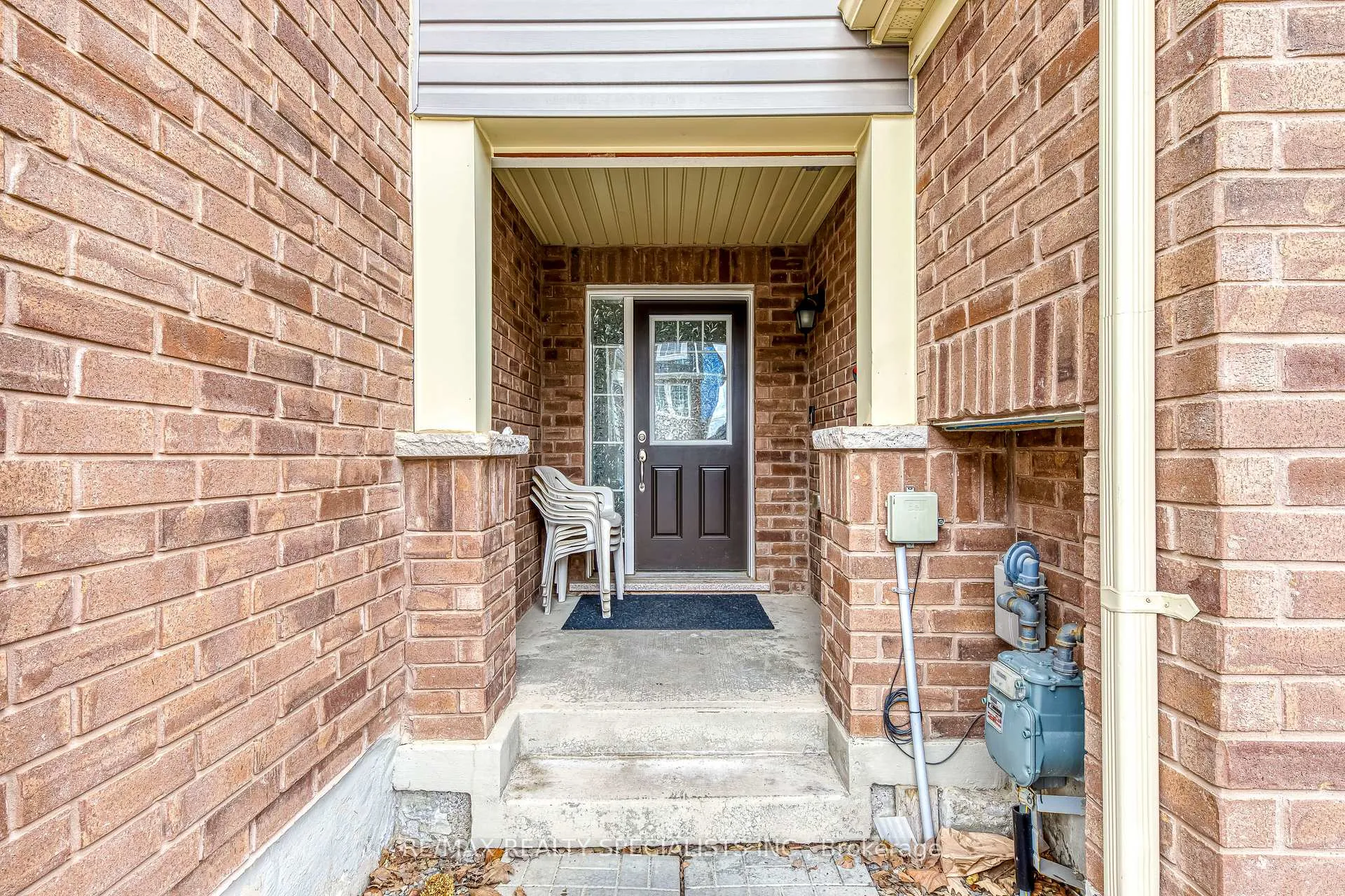Photo 3 of 67 Metro Crescent, Brampton, Northwest Brampton — HOMEH