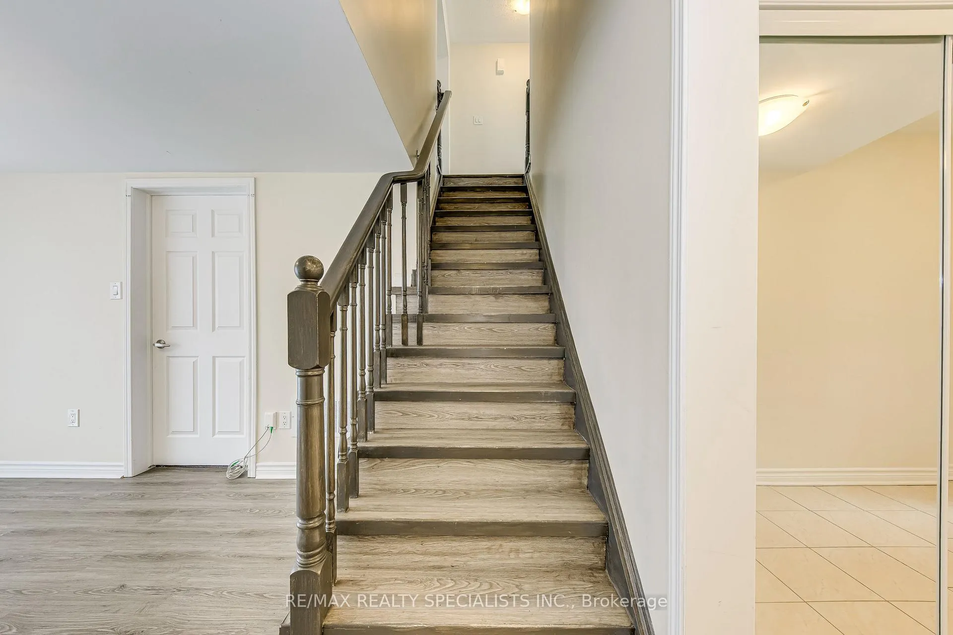 Photo 7 of 67 Metro Crescent, Brampton, Northwest Brampton — HOMEH