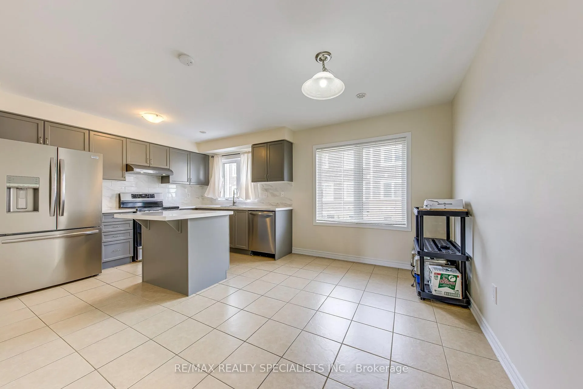 Photo 8 of 67 Metro Crescent, Brampton, Northwest Brampton — HOMEH