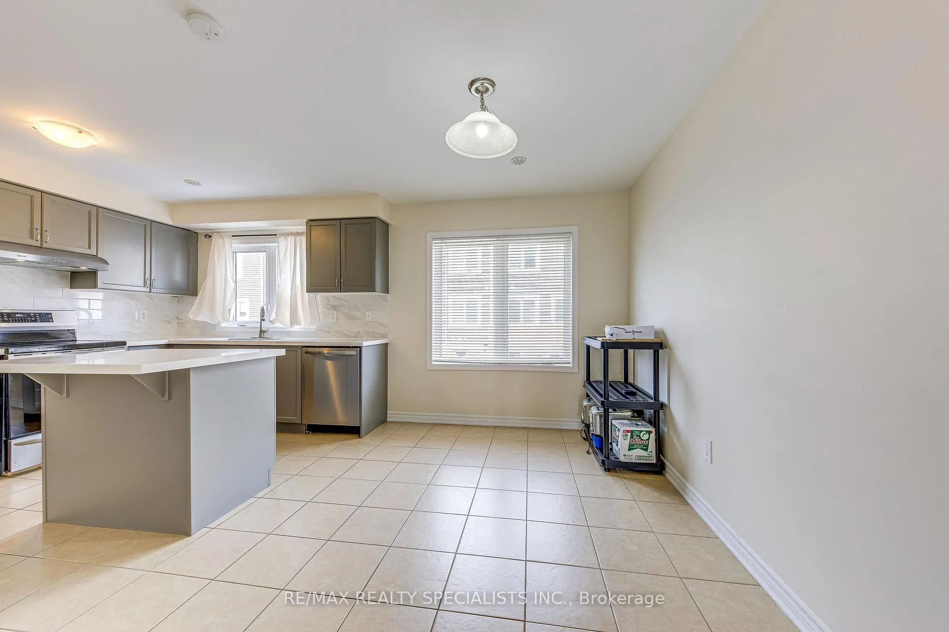 Photo 9 of 67 Metro Crescent, Brampton, Northwest Brampton — HOMEH