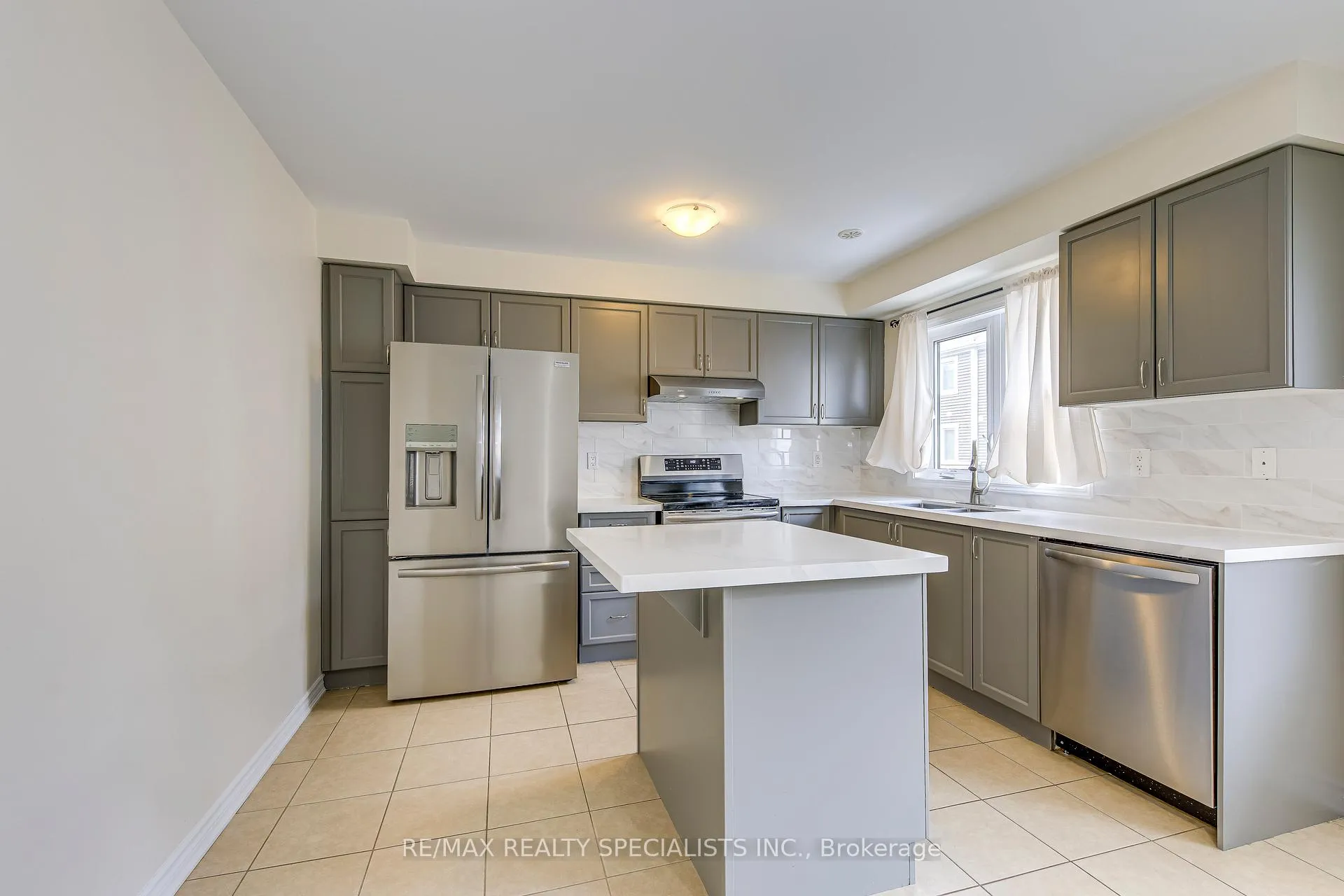Photo 11 of 67 Metro Crescent, Brampton, Northwest Brampton — HOMEH