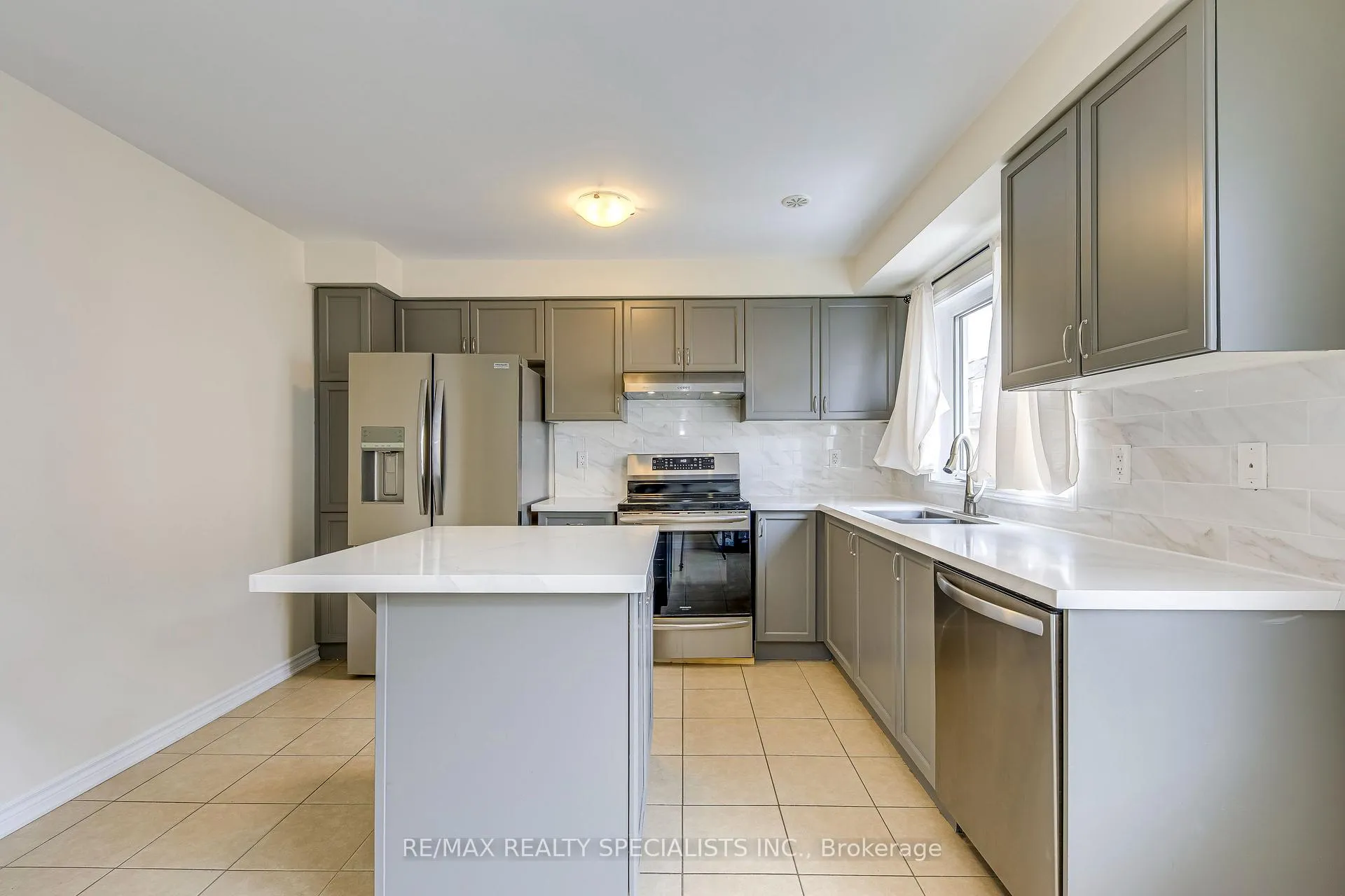 Photo 12 of 67 Metro Crescent, Brampton, Northwest Brampton — HOMEH