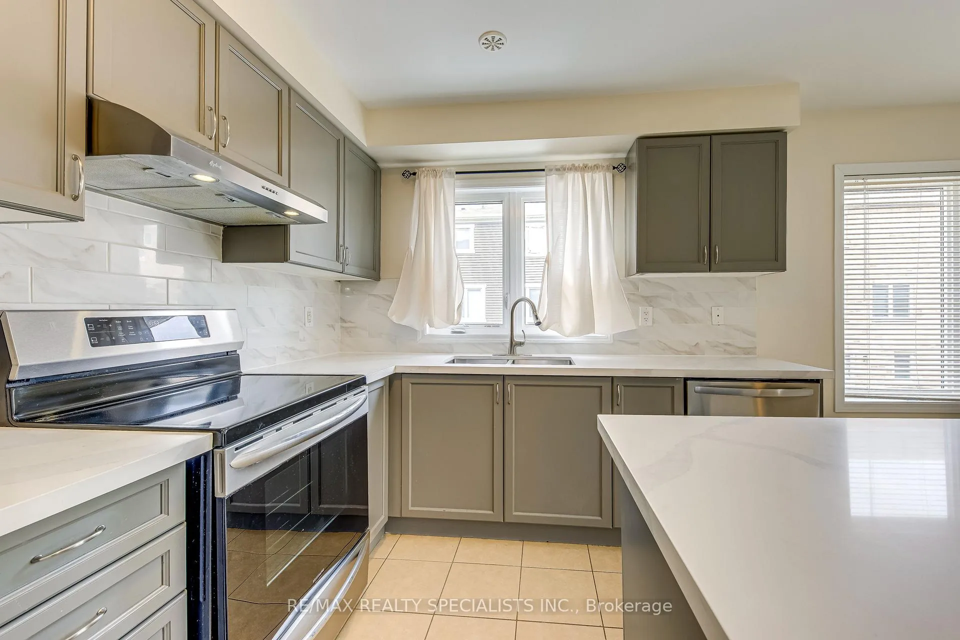 Photo 13 of 67 Metro Crescent, Brampton, Northwest Brampton — HOMEH