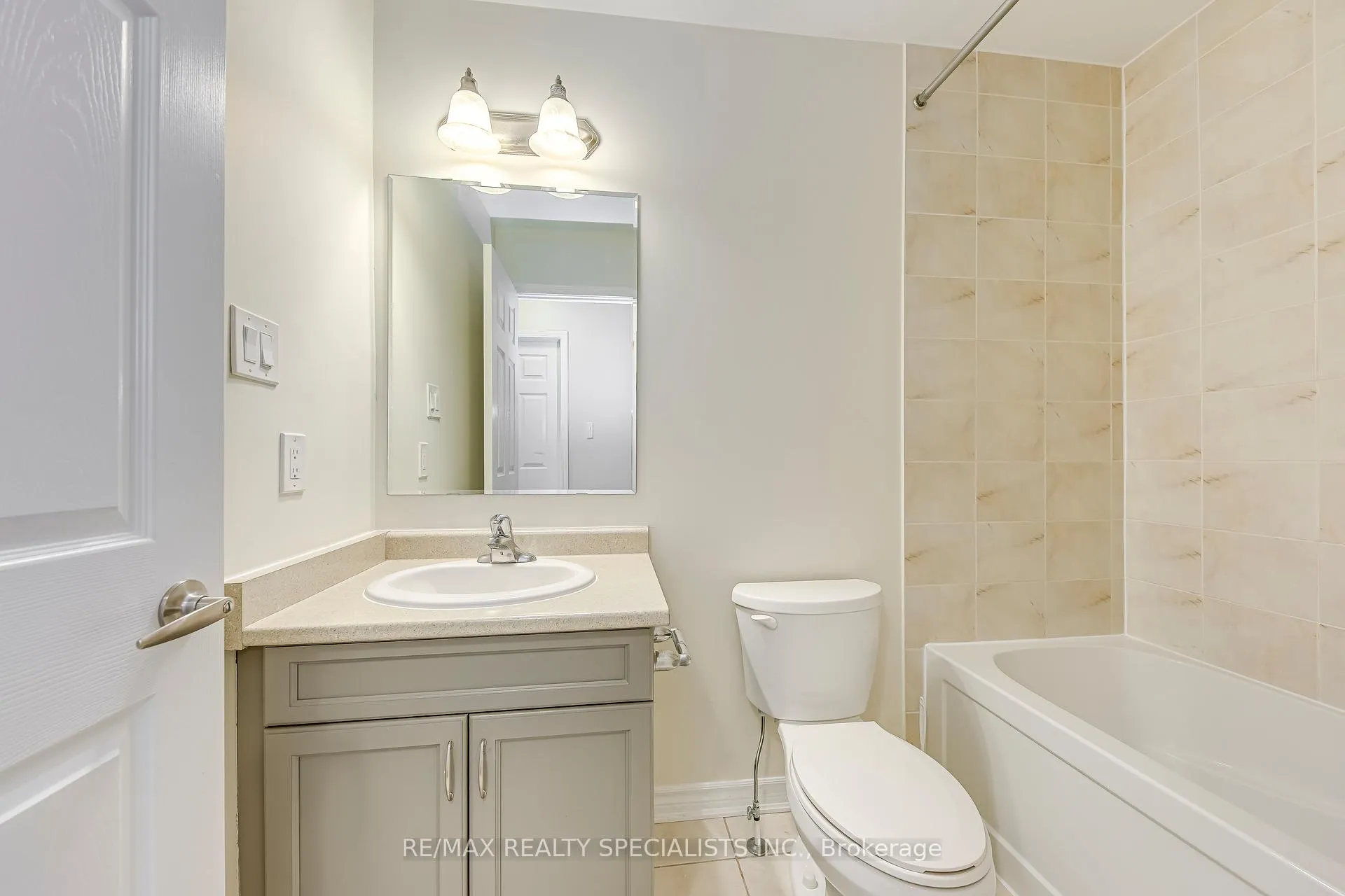 Photo 33 of 67 Metro Crescent, Brampton, Northwest Brampton — HOMEH