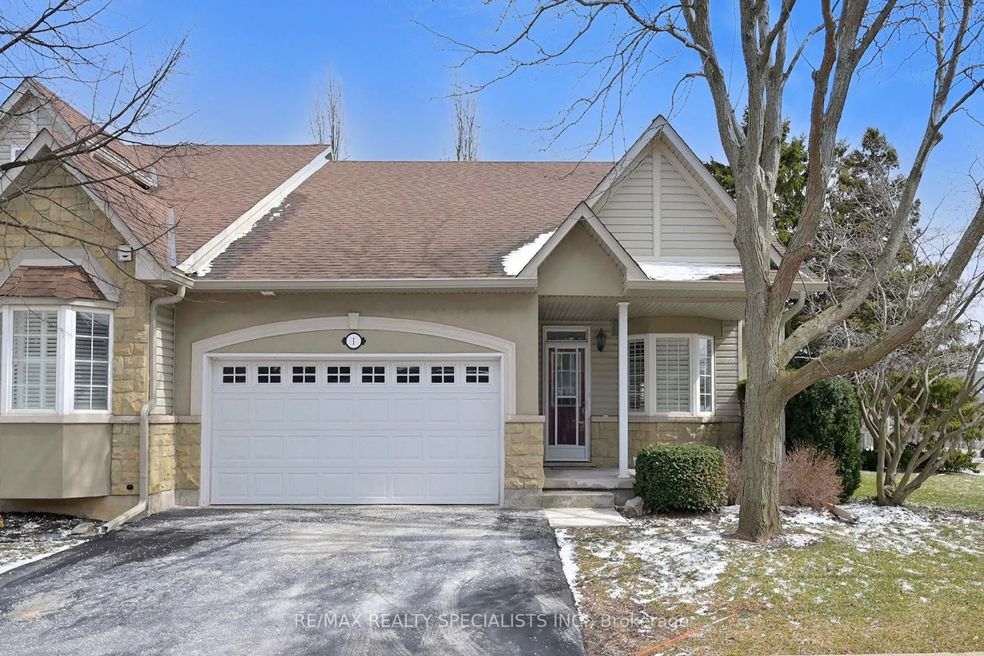 Photo 1 of Unit 1, 212 Stonehenge Drive, Hamilton, Ancaster — HOMEH