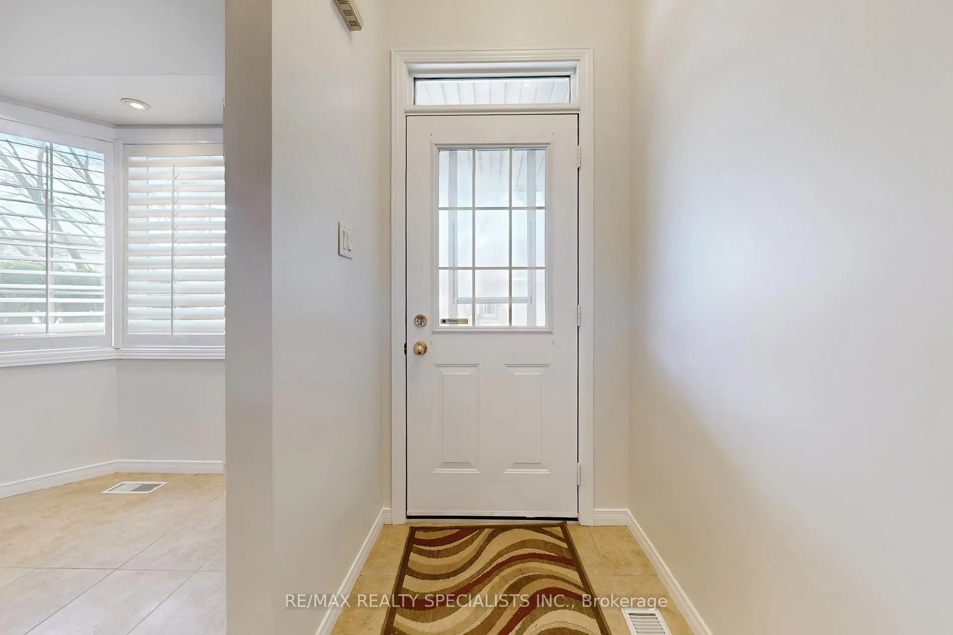 Photo 3 of Unit 1, 212 Stonehenge Drive, Hamilton, Ancaster — HOMEH