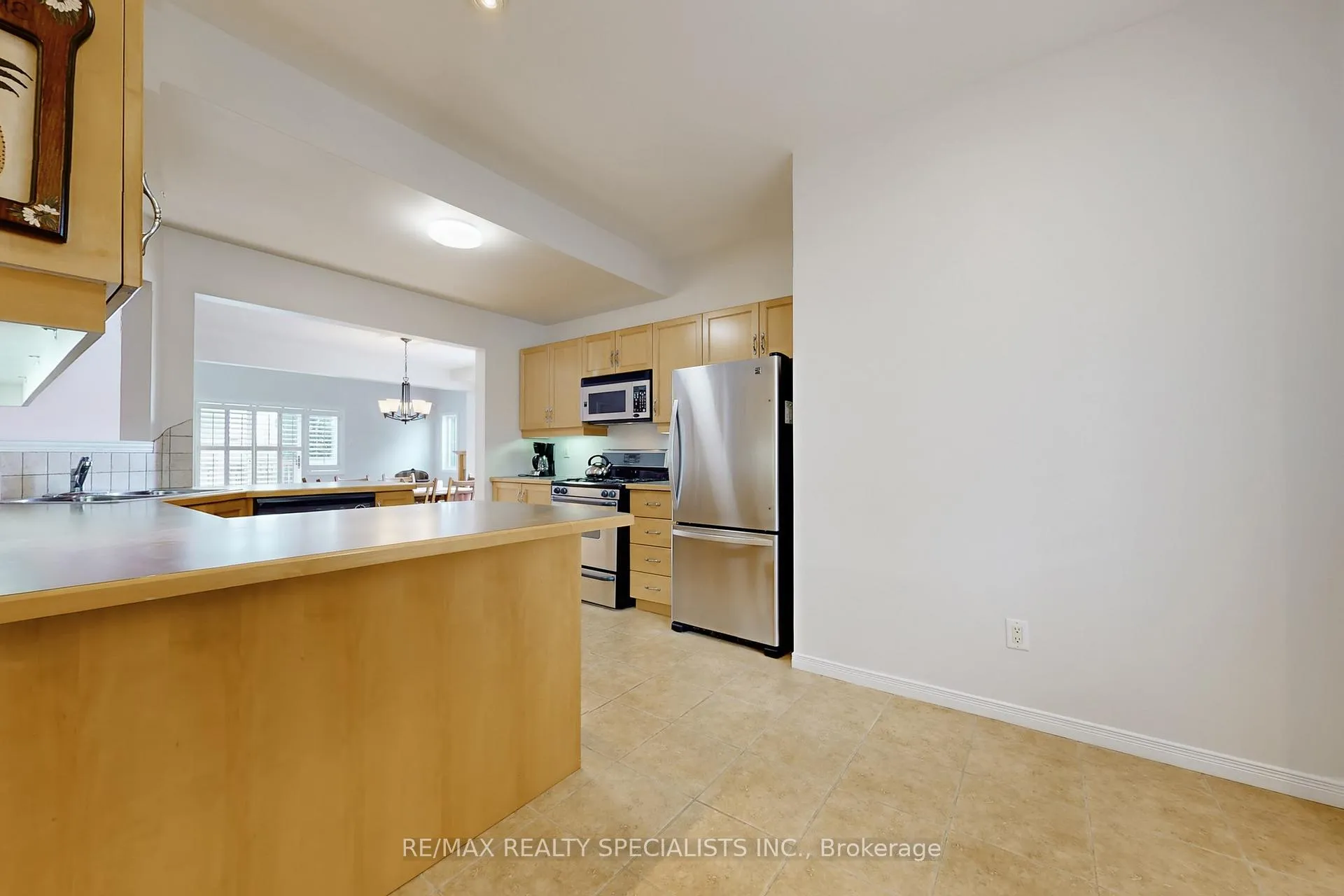 Photo 4 of Unit 1, 212 Stonehenge Drive, Hamilton, Ancaster — HOMEH
