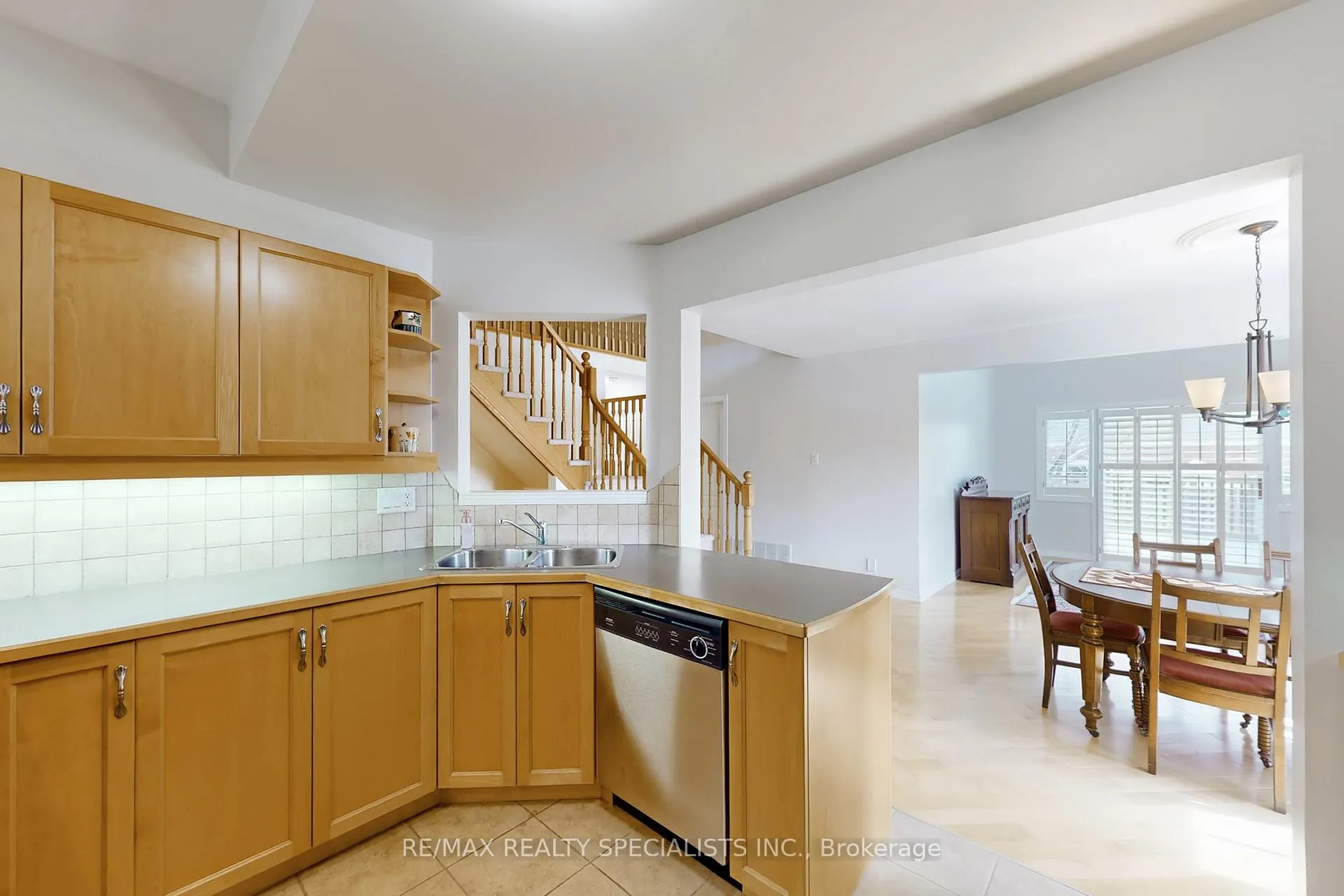 Photo 6 of Unit 1, 212 Stonehenge Drive, Hamilton, Ancaster — HOMEH
